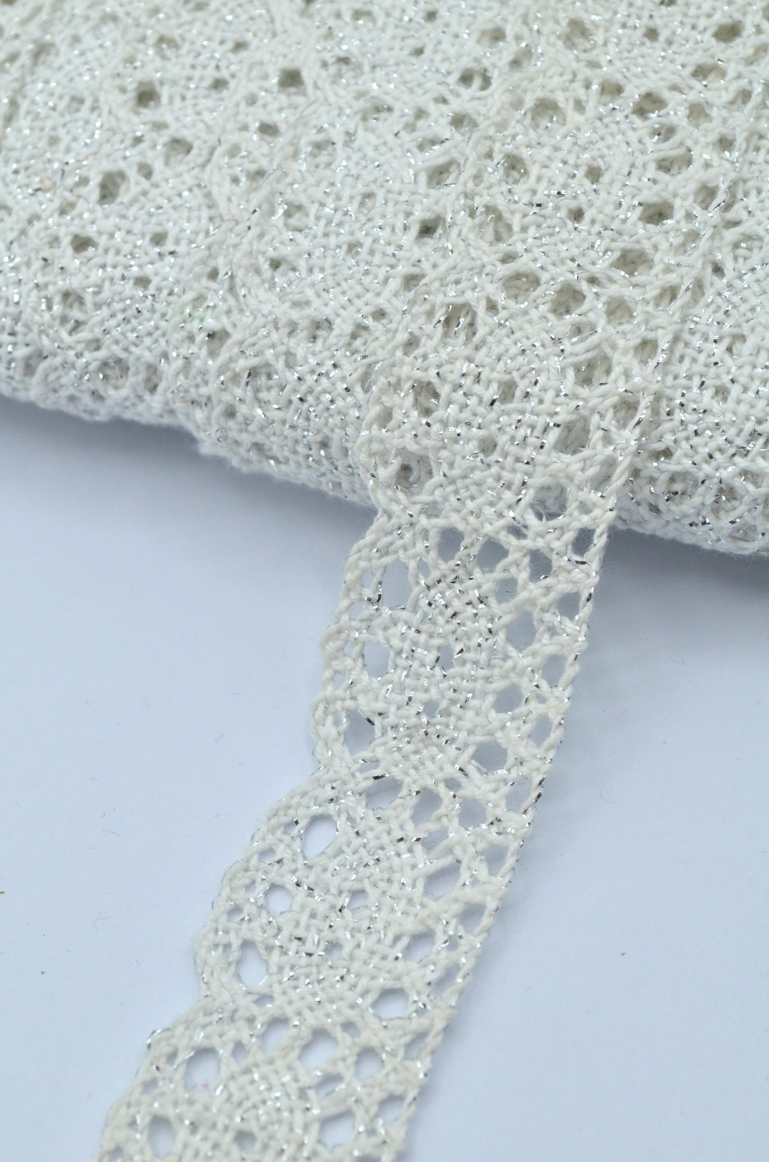 Dantela De Bumbac 3cm, Ivoire Cu Fir Lurex Argintiu