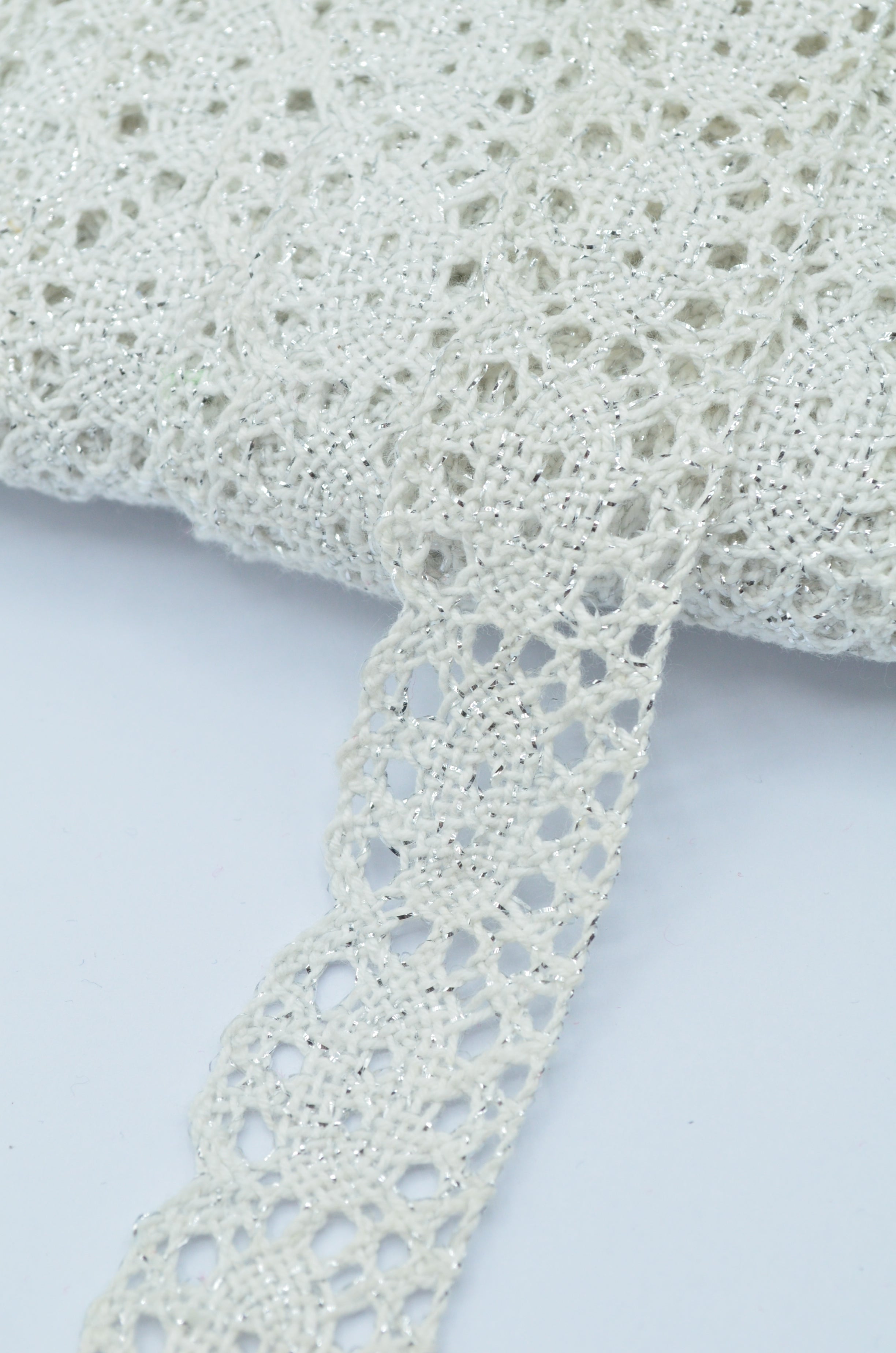 Dantela De Bumbac 3cm, Ivoire Cu Fir Lurex Argintiu