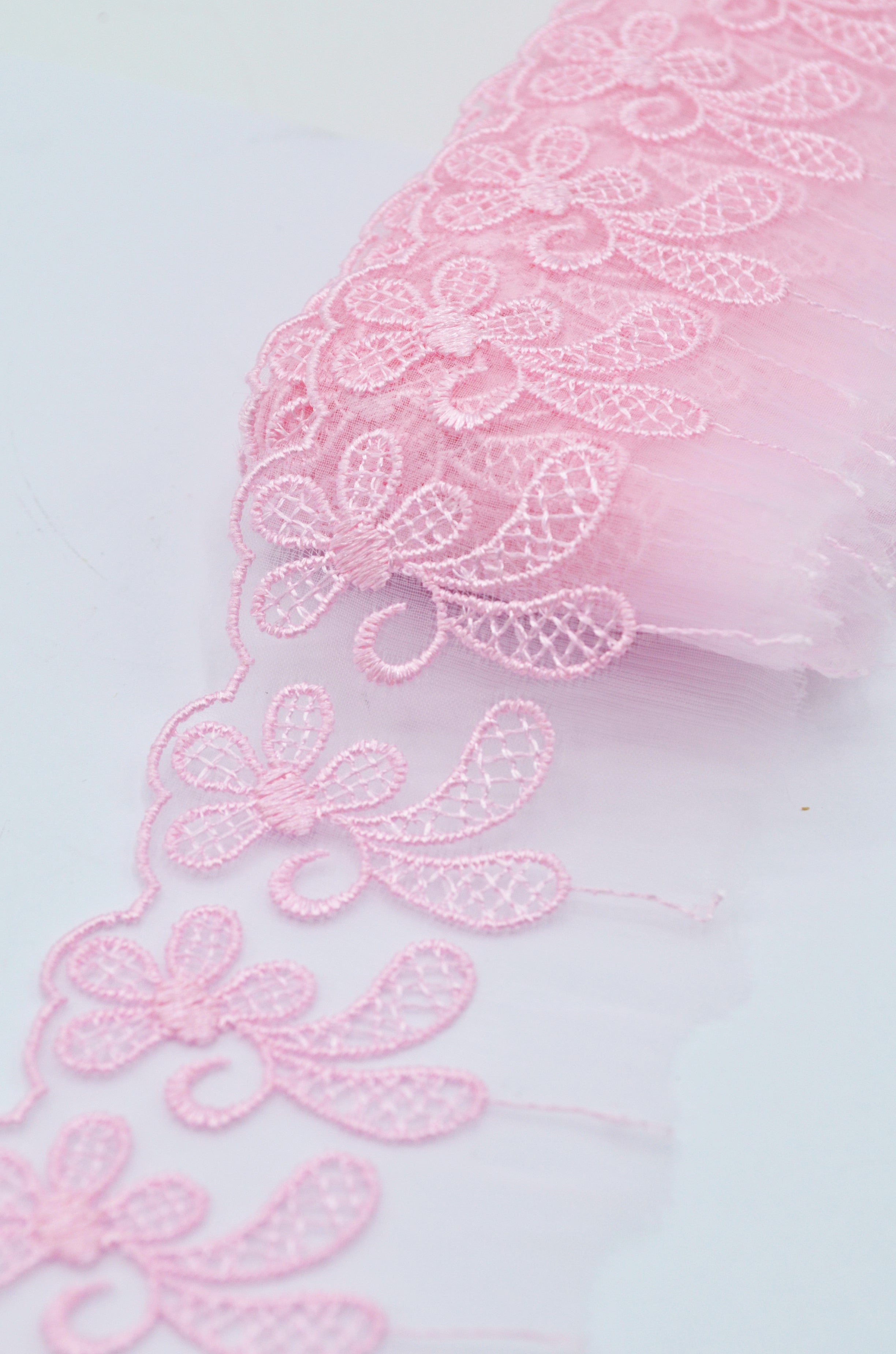 Dantela Din Organza Brodata 5.50cm, Roz