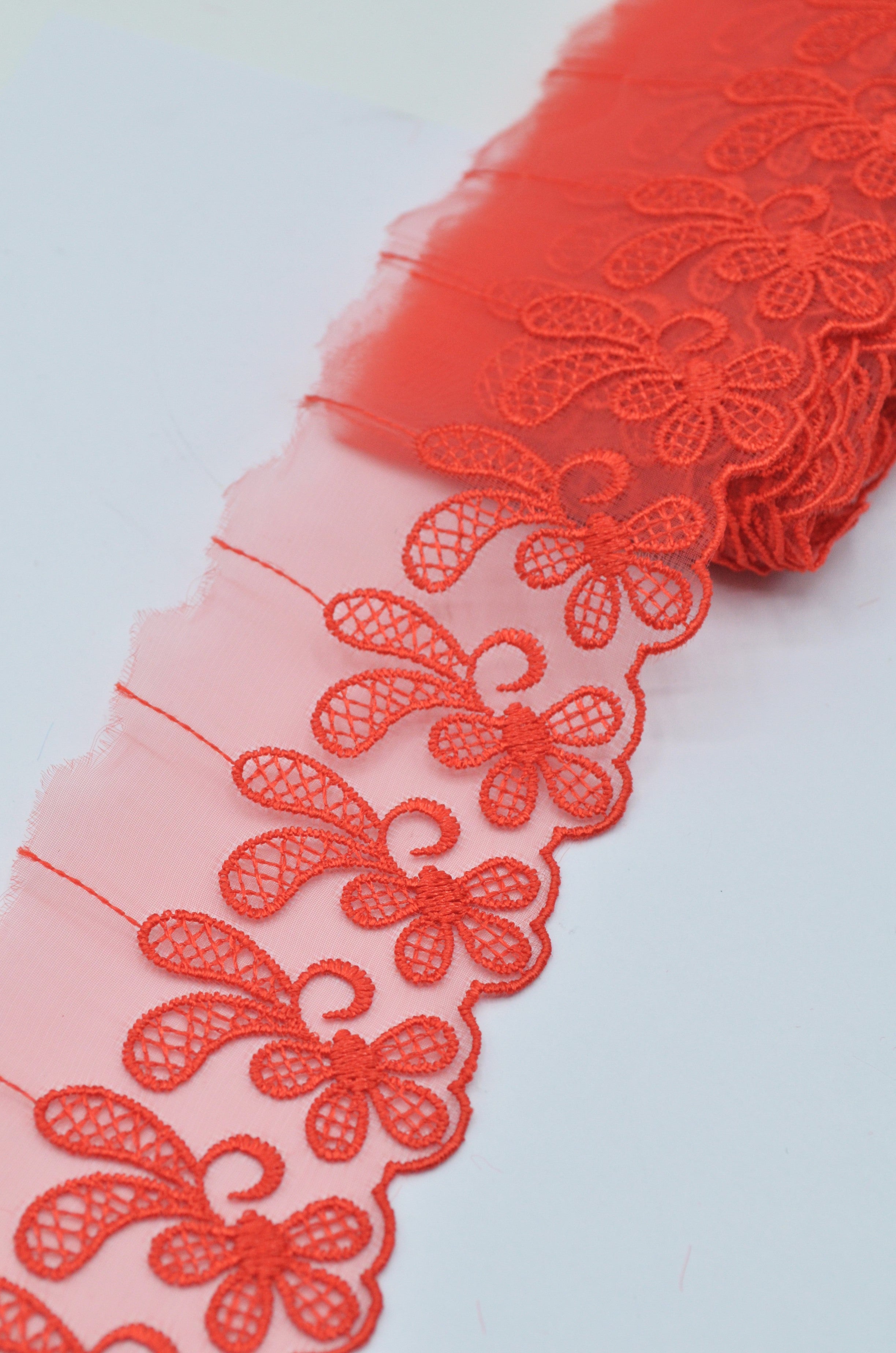 Dantela Din Organza Brodata 5.50cm, Rosu