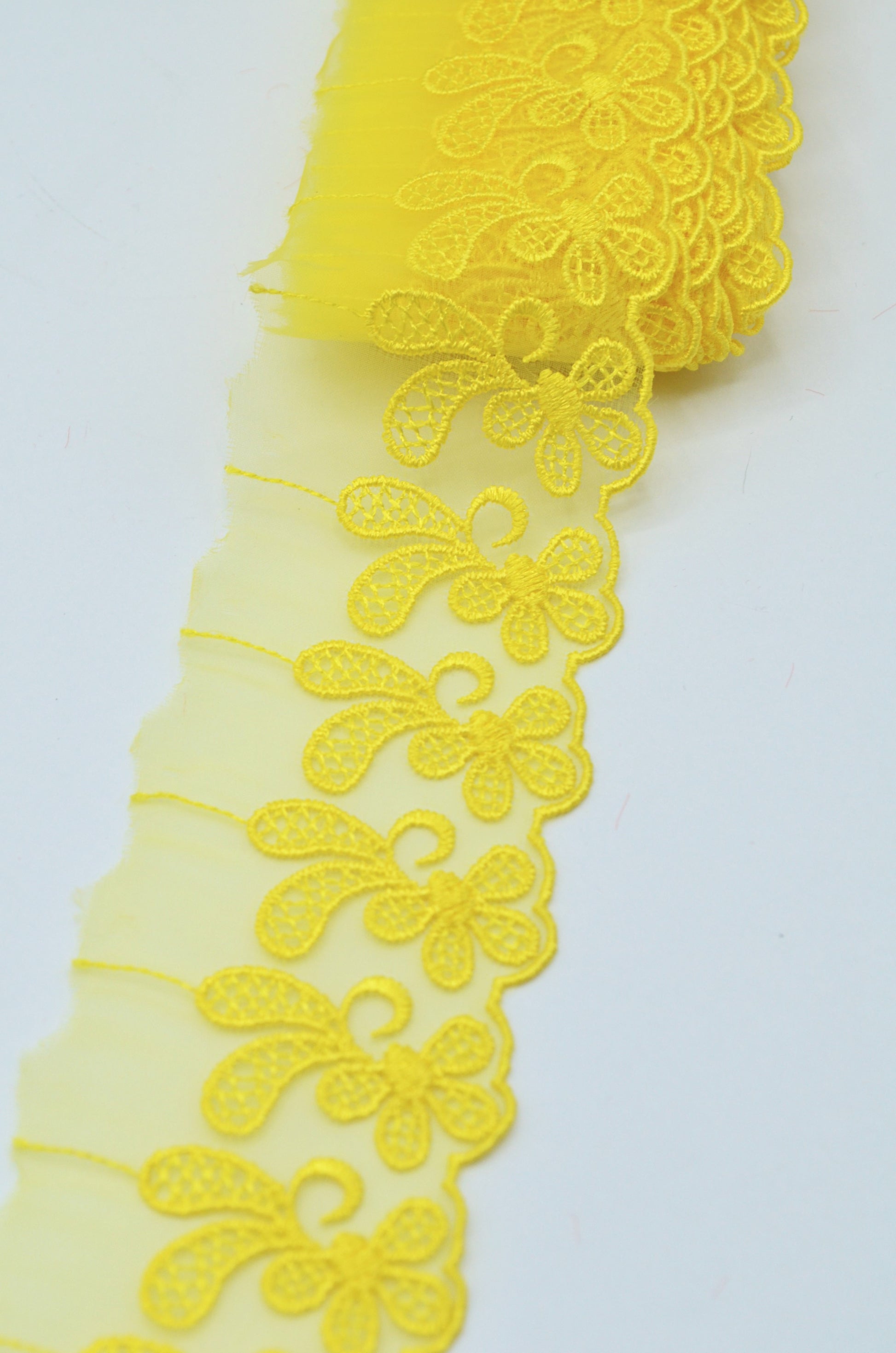 Dantela Din Organza Brodata 5.50cm, Galben