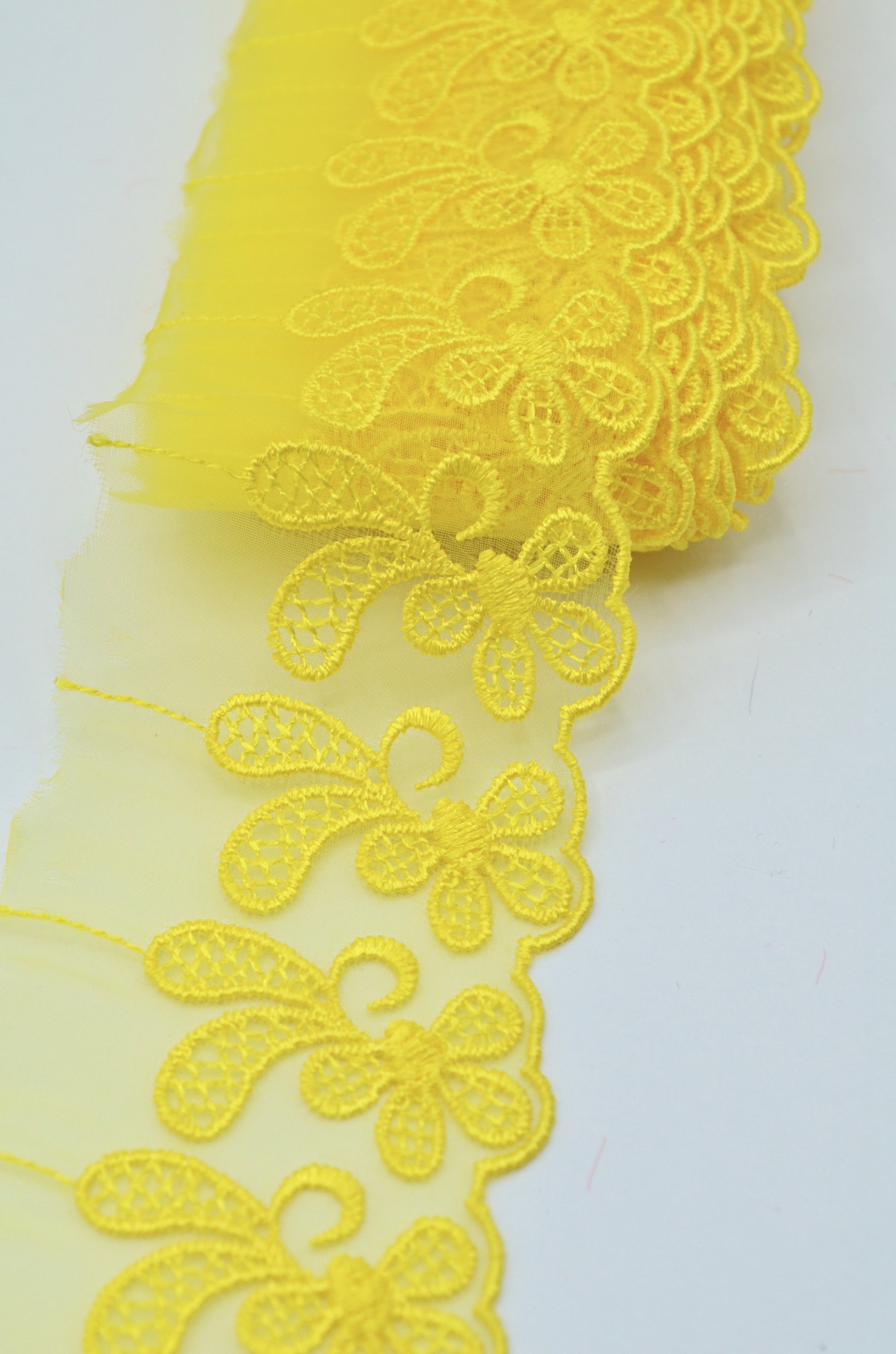 Dantela Din Organza Brodata 5.50cm, Galben