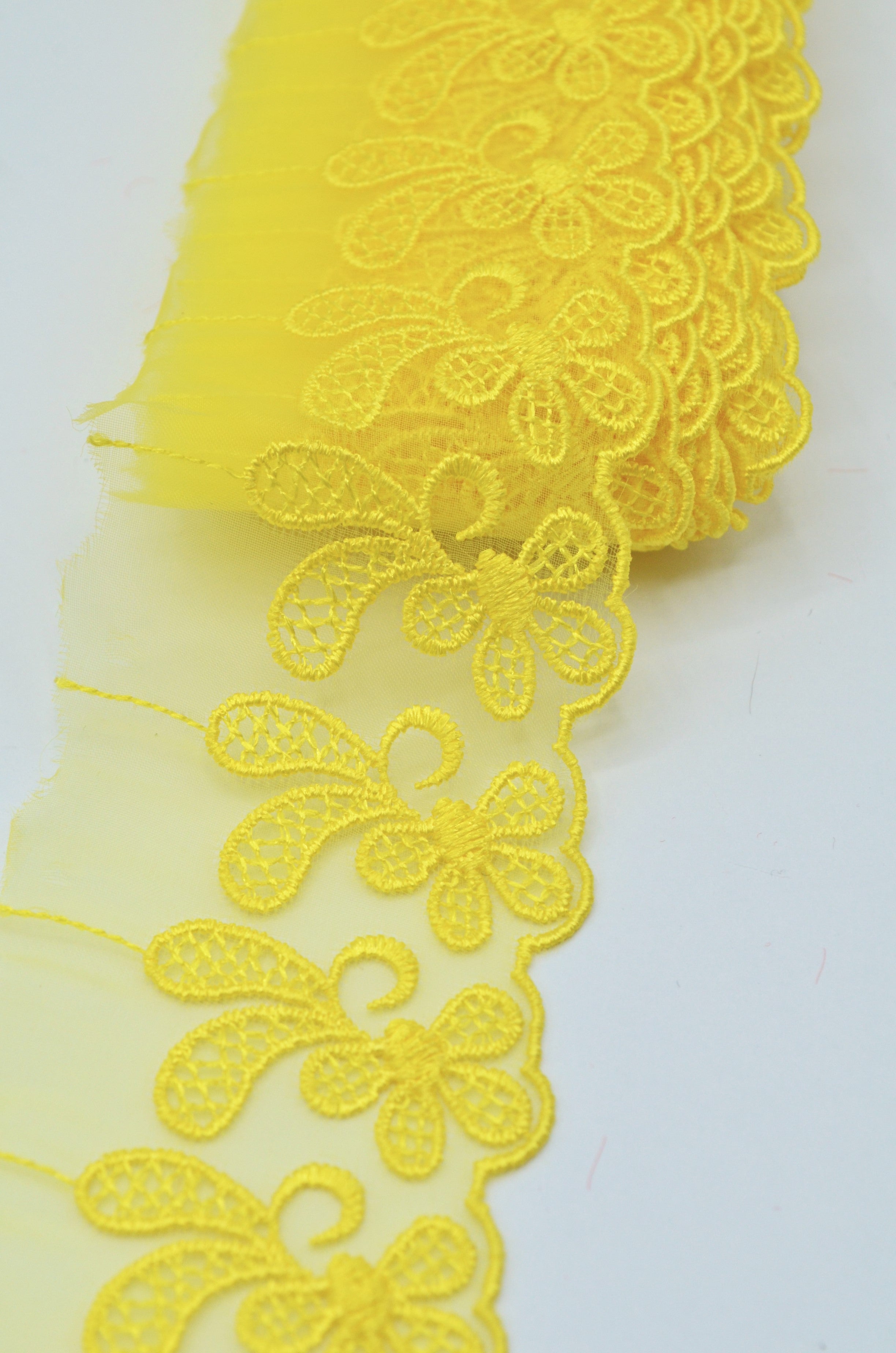 Dantela Din Organza Brodata 5.50cm, Galben