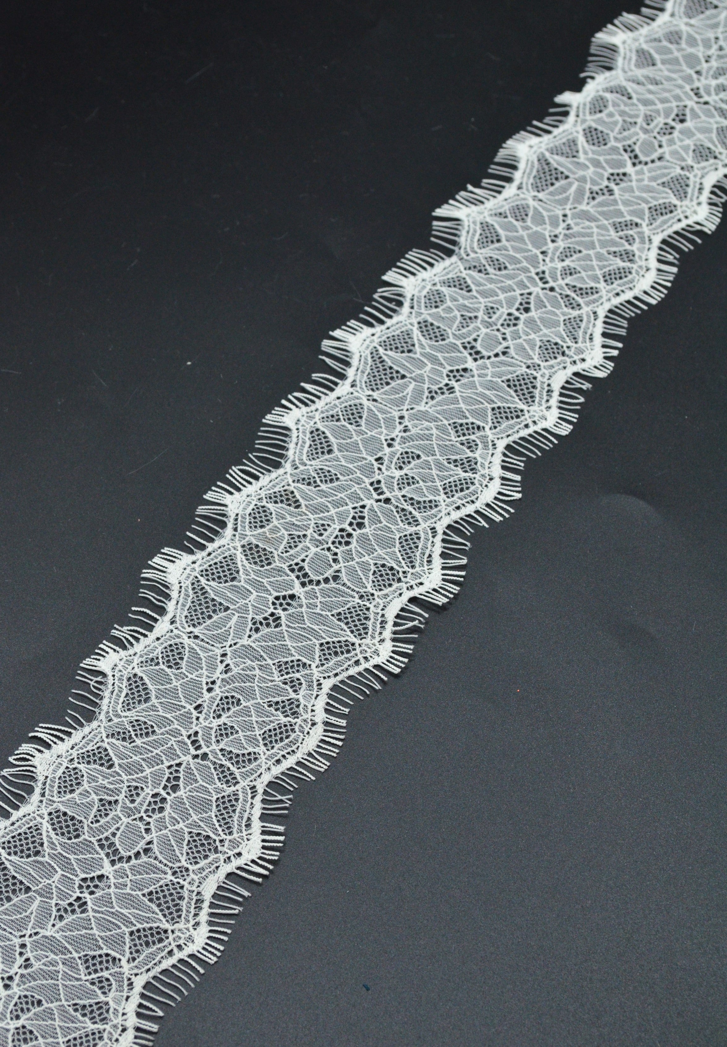 Dantela Chantilly 7x300cm, Ivoire