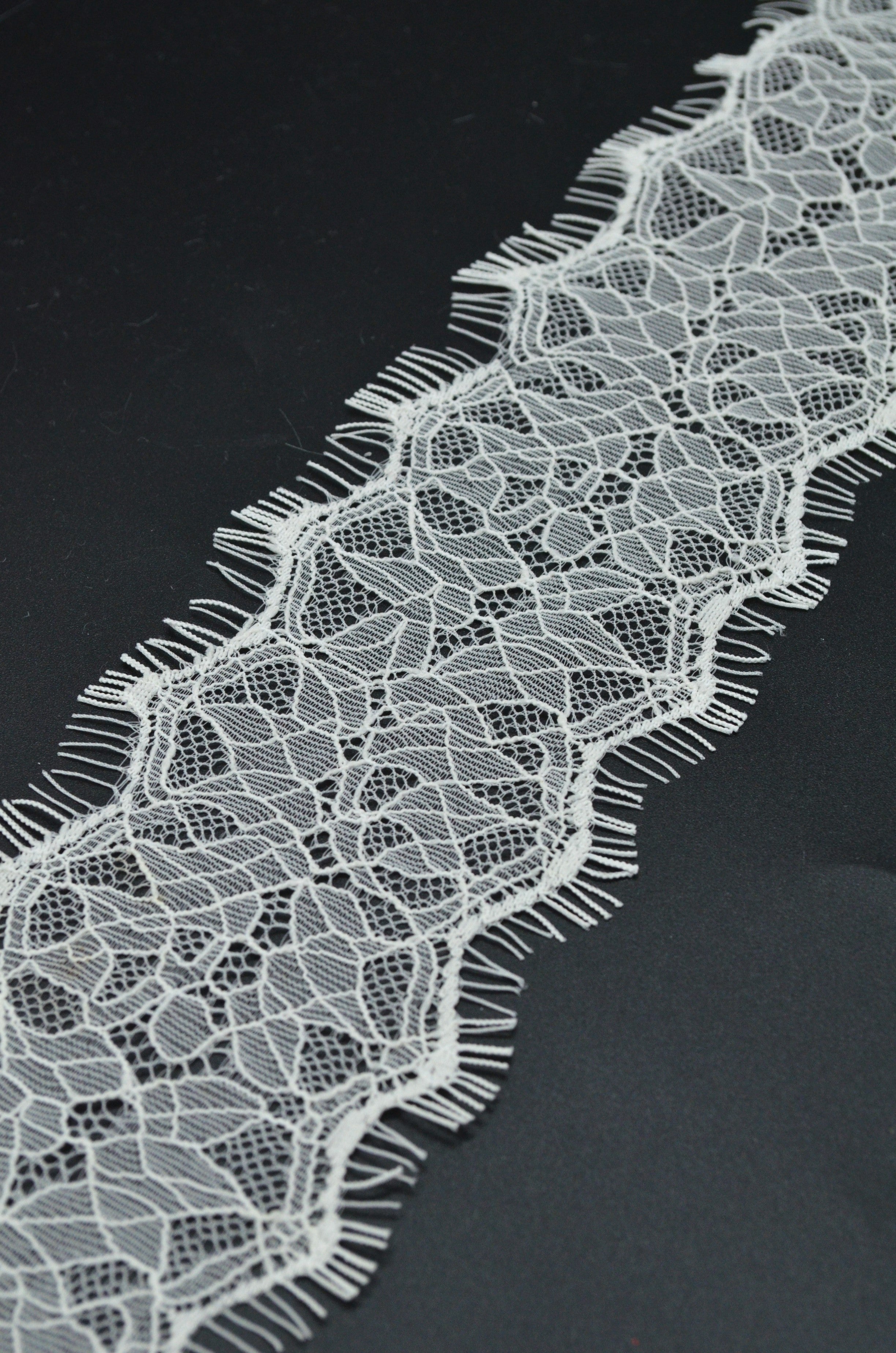 Dantela Chantilly 7x300cm, Ivoire