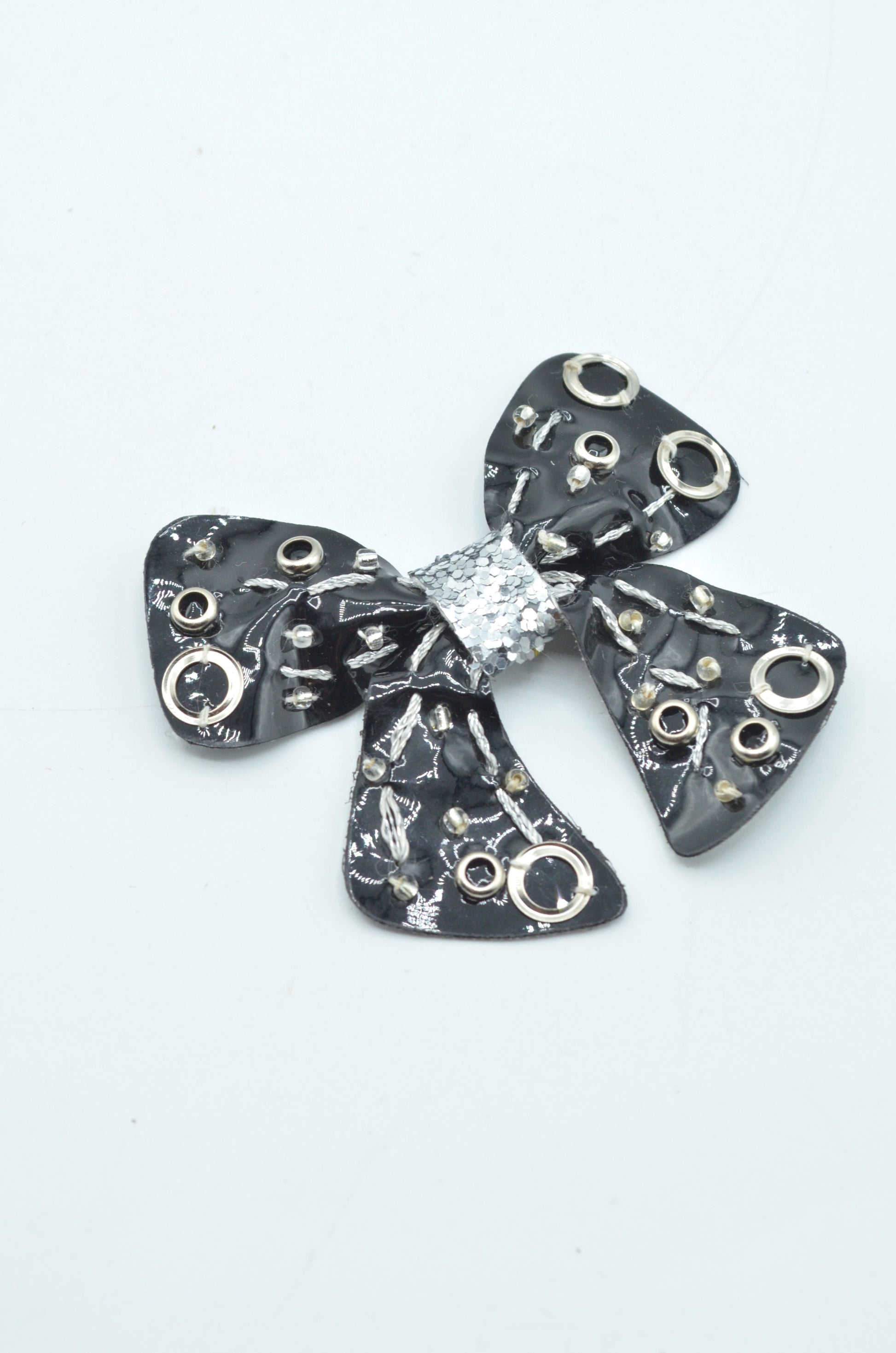 Brosa Funda Din Piele Ecologica Si Sclipici 7x6cm, Negru
