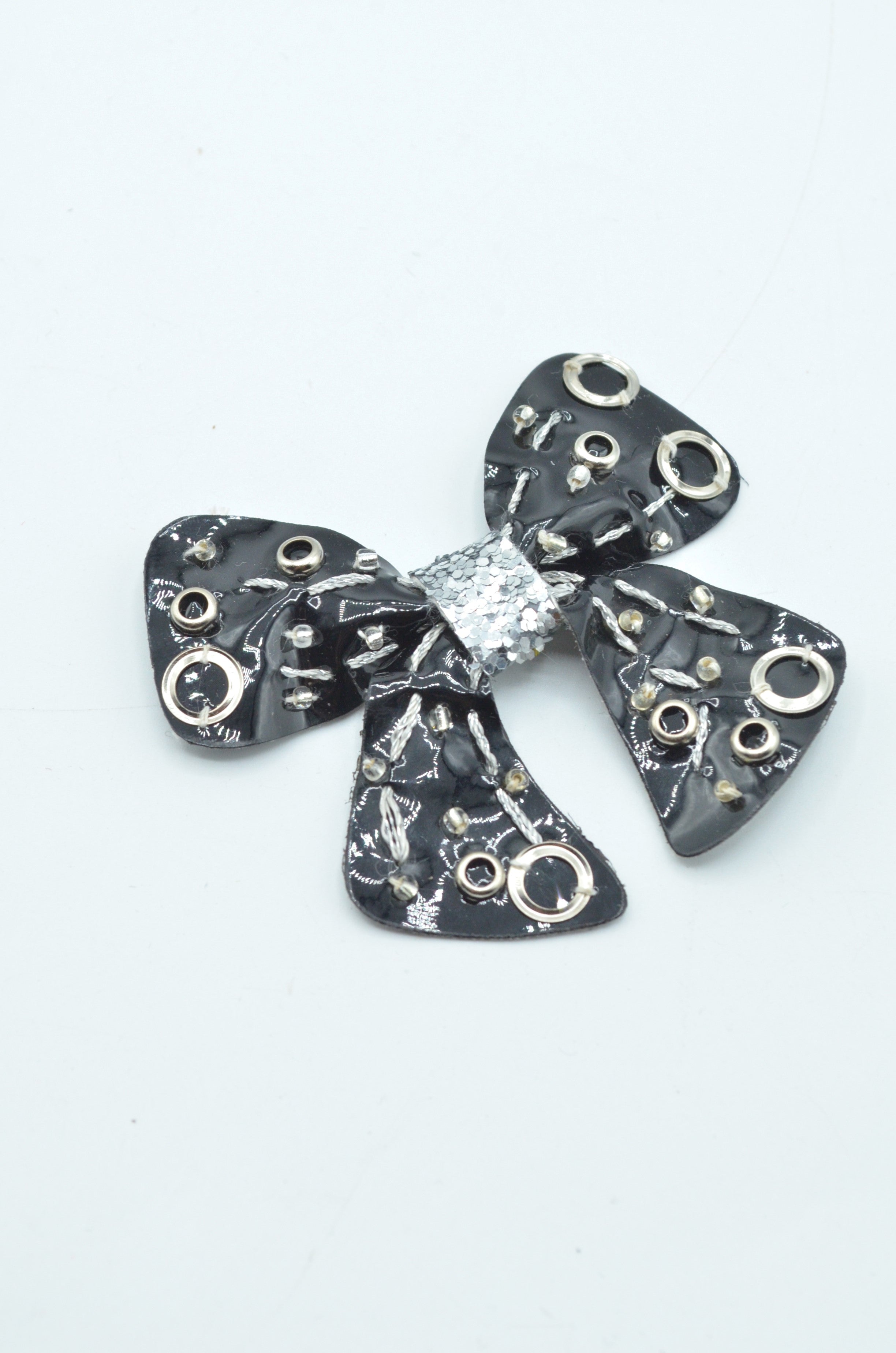 Brosa Funda Din Piele Ecologica Si Sclipici 7x6cm, Negru