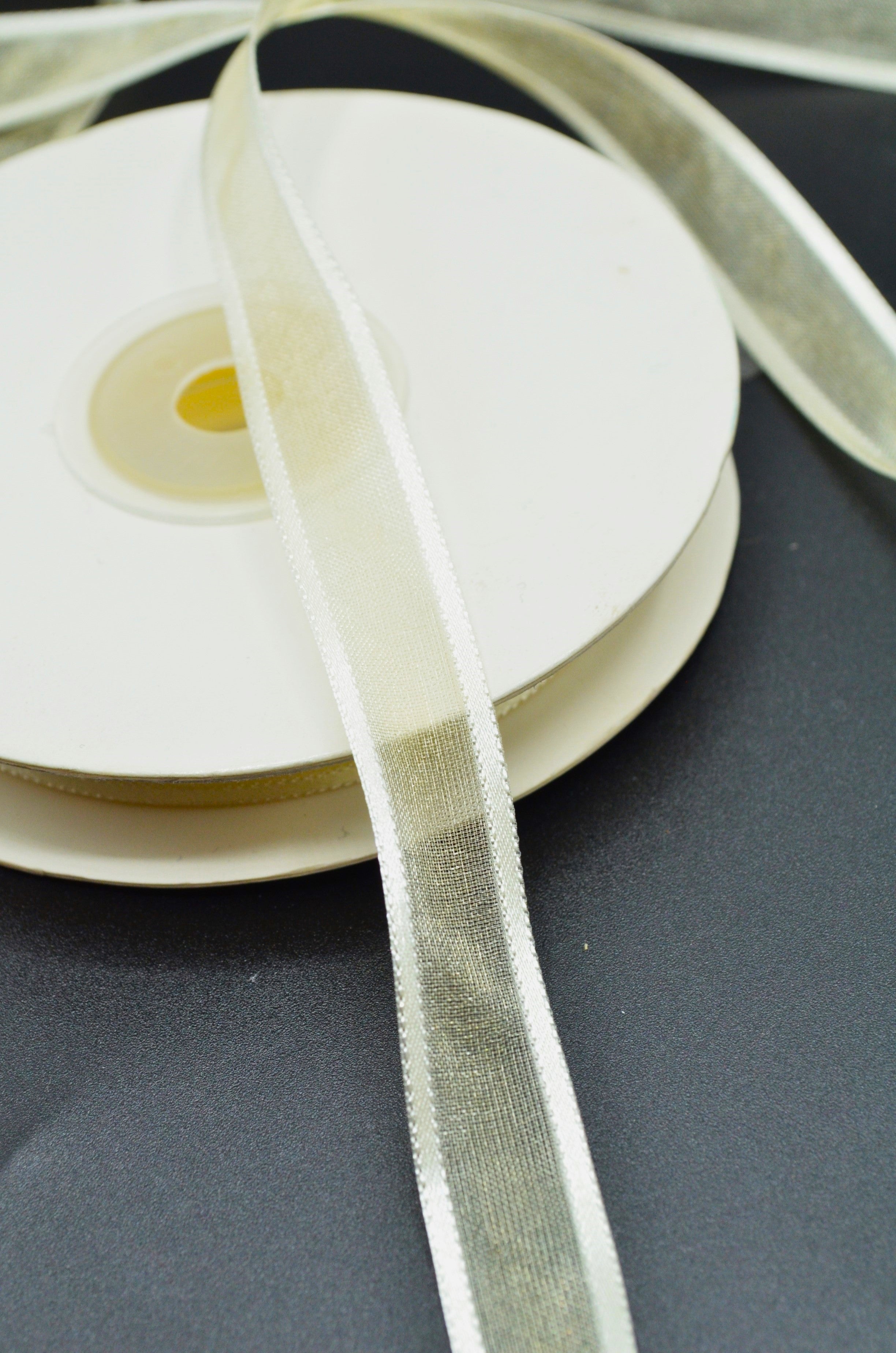 Panglica Organza Cu Margini Satinate 1.40cm, Crem