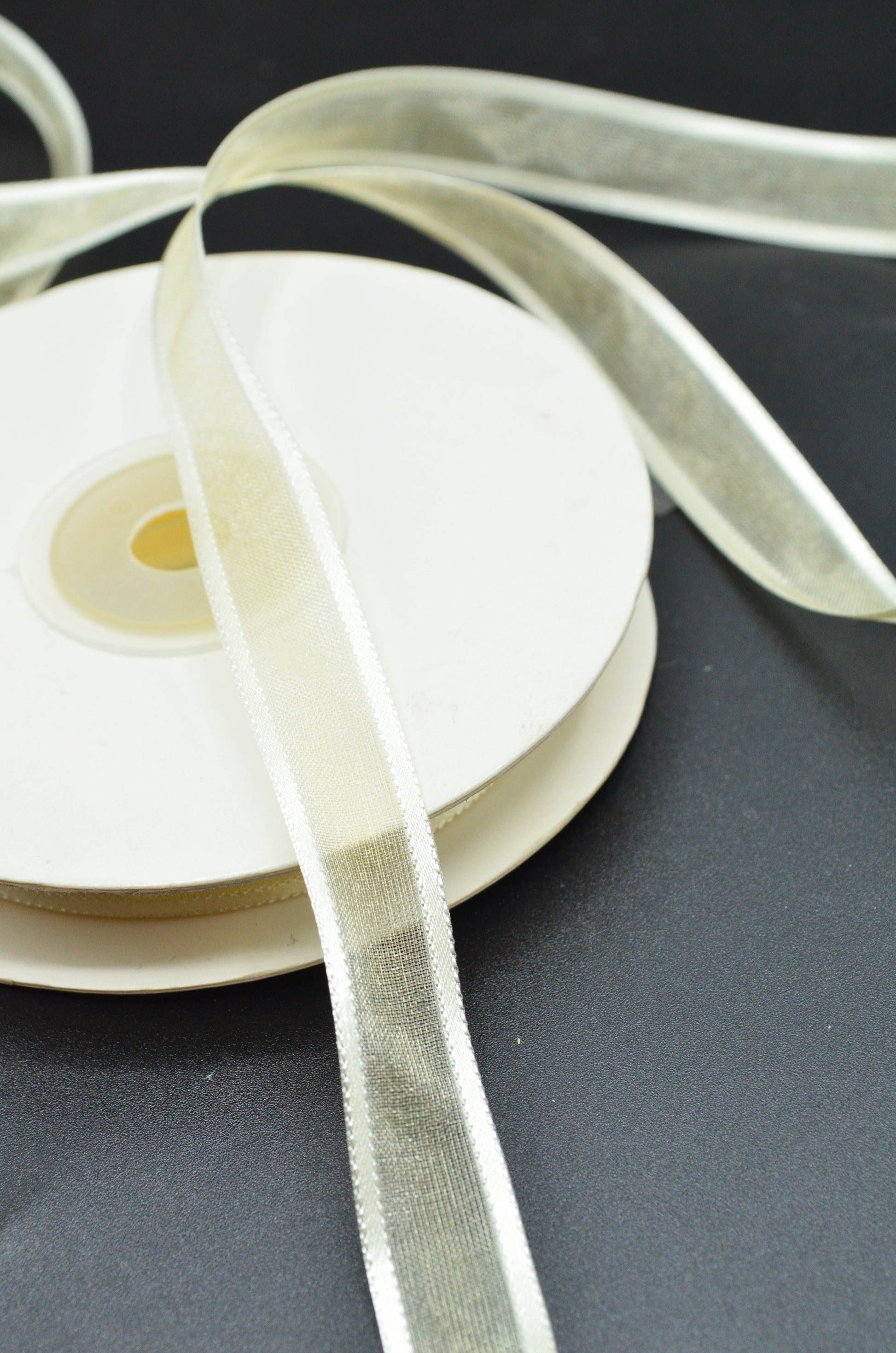 Panglica Organza Cu Margini Satinate 1.40cm, Crem