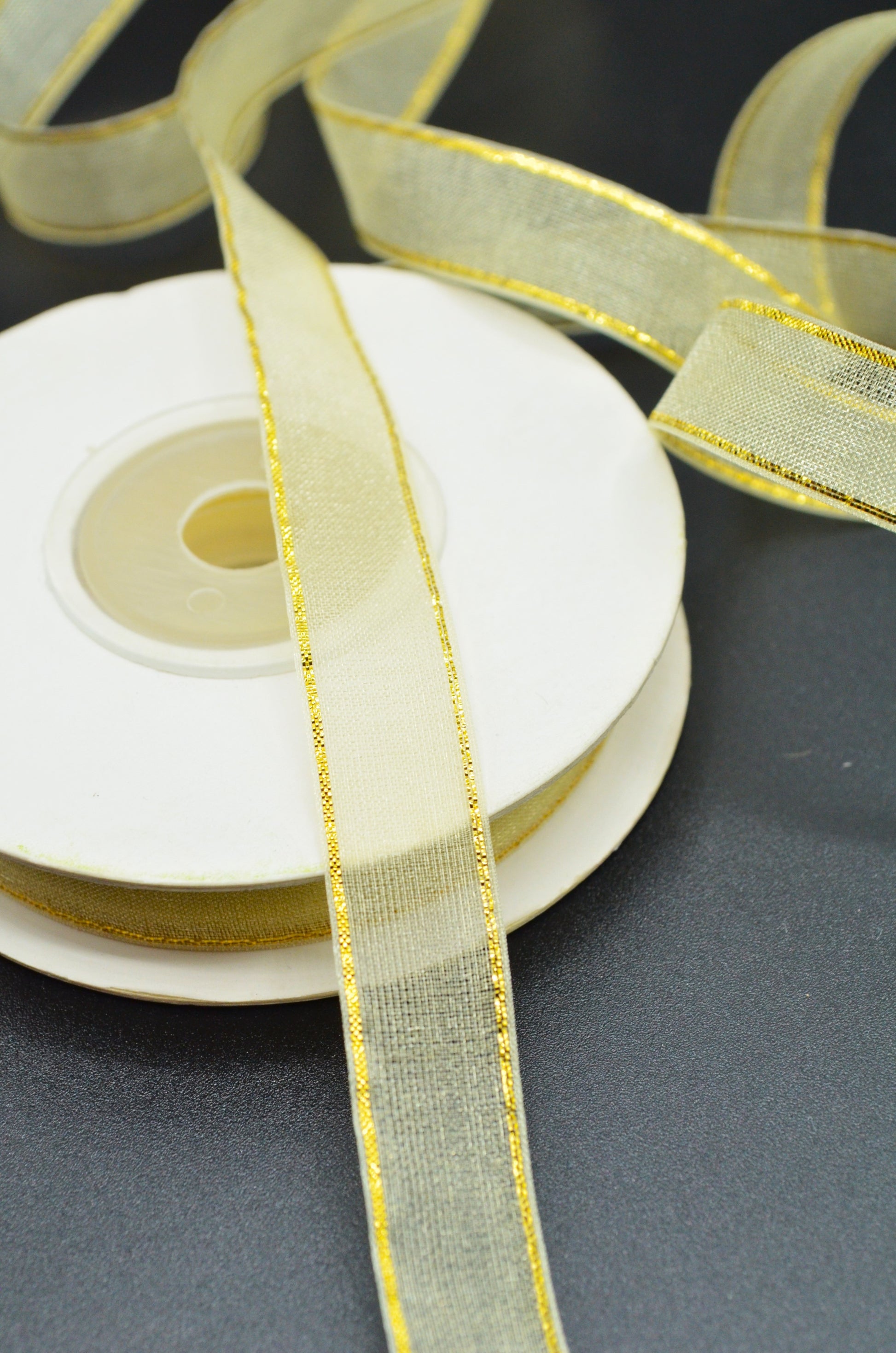 Panglica Organza Cu Fir Lurex Auriu 1.20cm, Crem