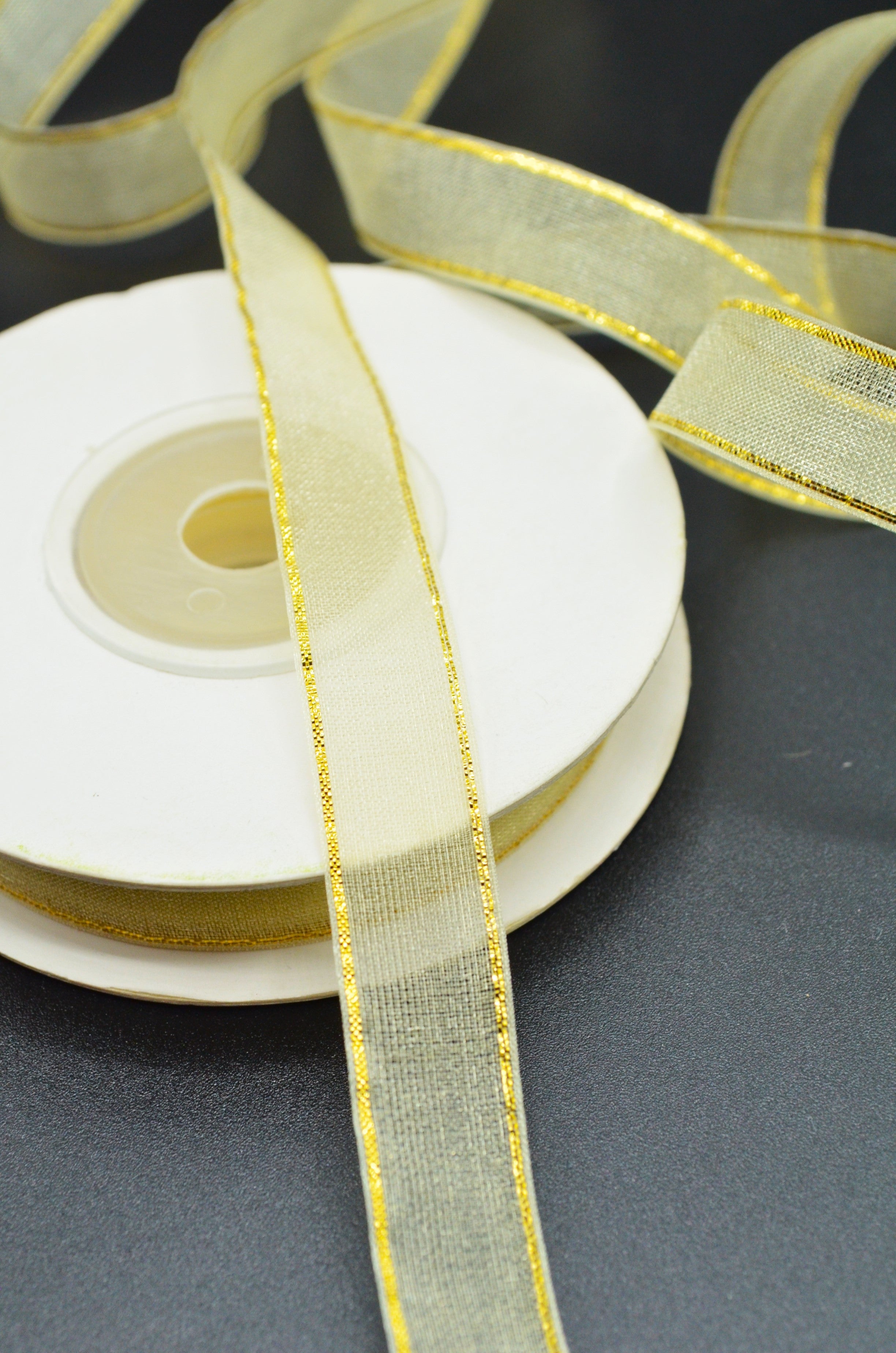 Panglica Organza Cu Fir Lurex Auriu 1.20cm, Crem