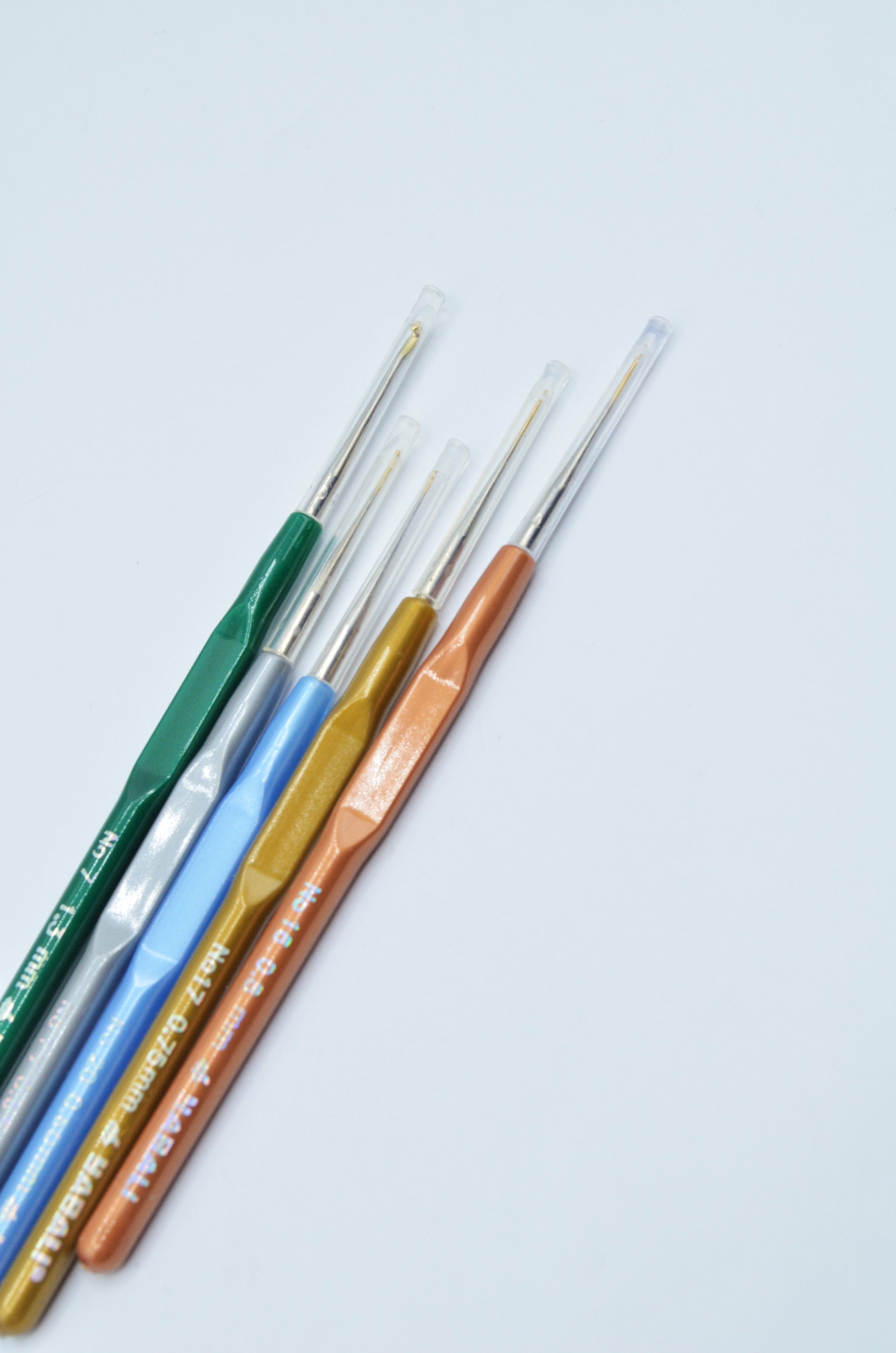 Crosete Metalice Cu Maner De Plastic, (Pret Pe Bucata)