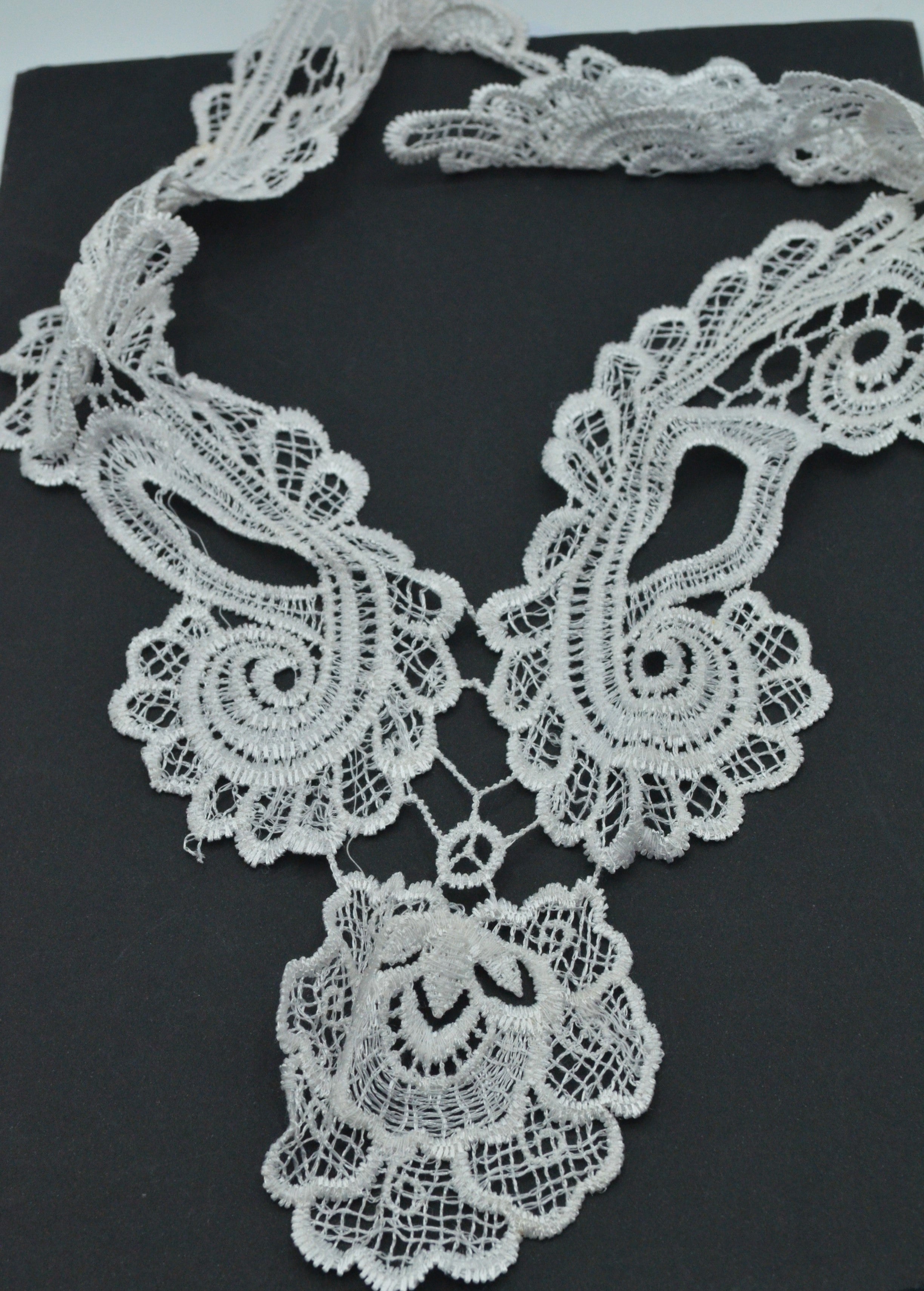 Guler Decorativ -Alb