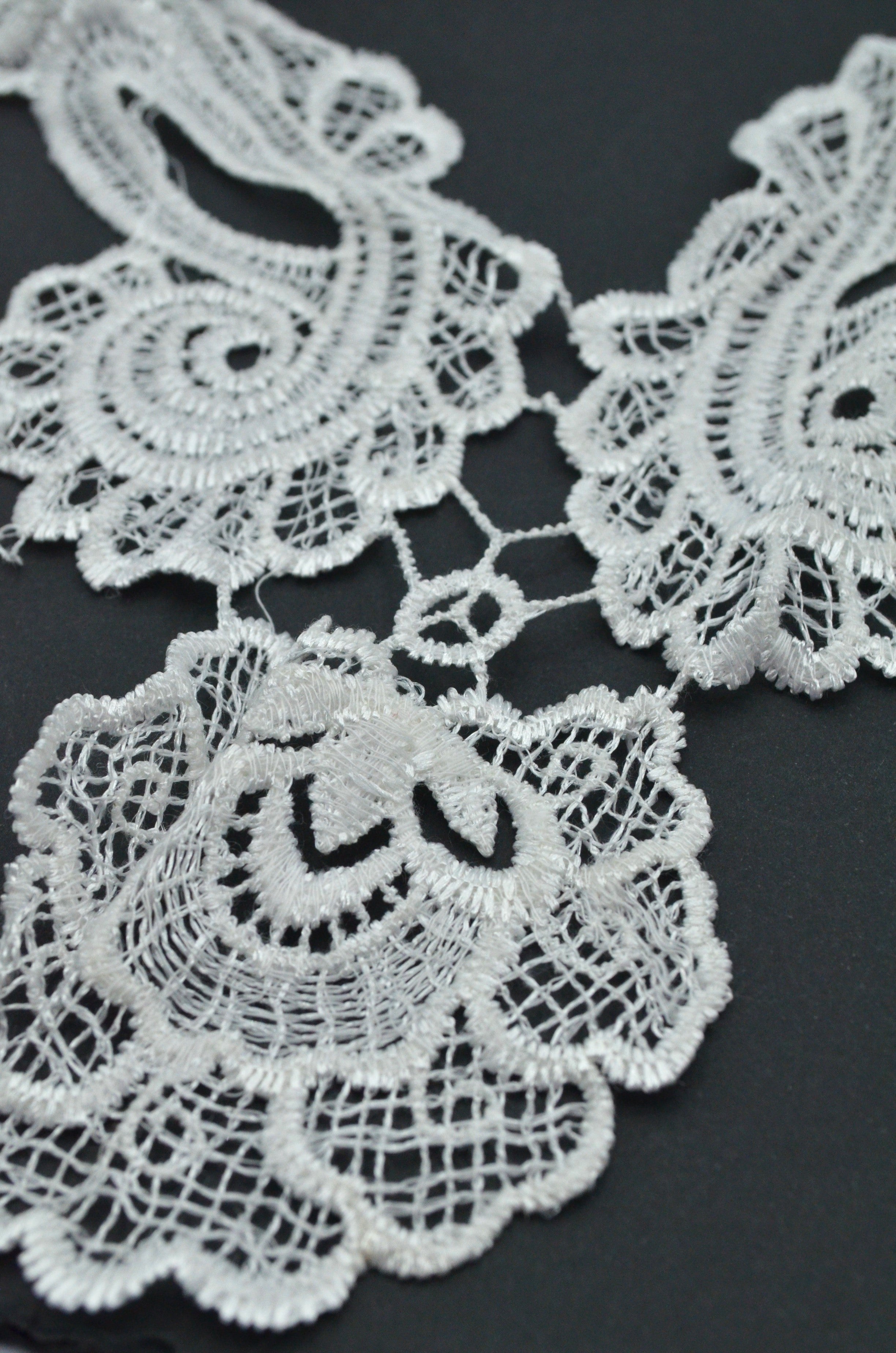 Guler Decorativ -Alb