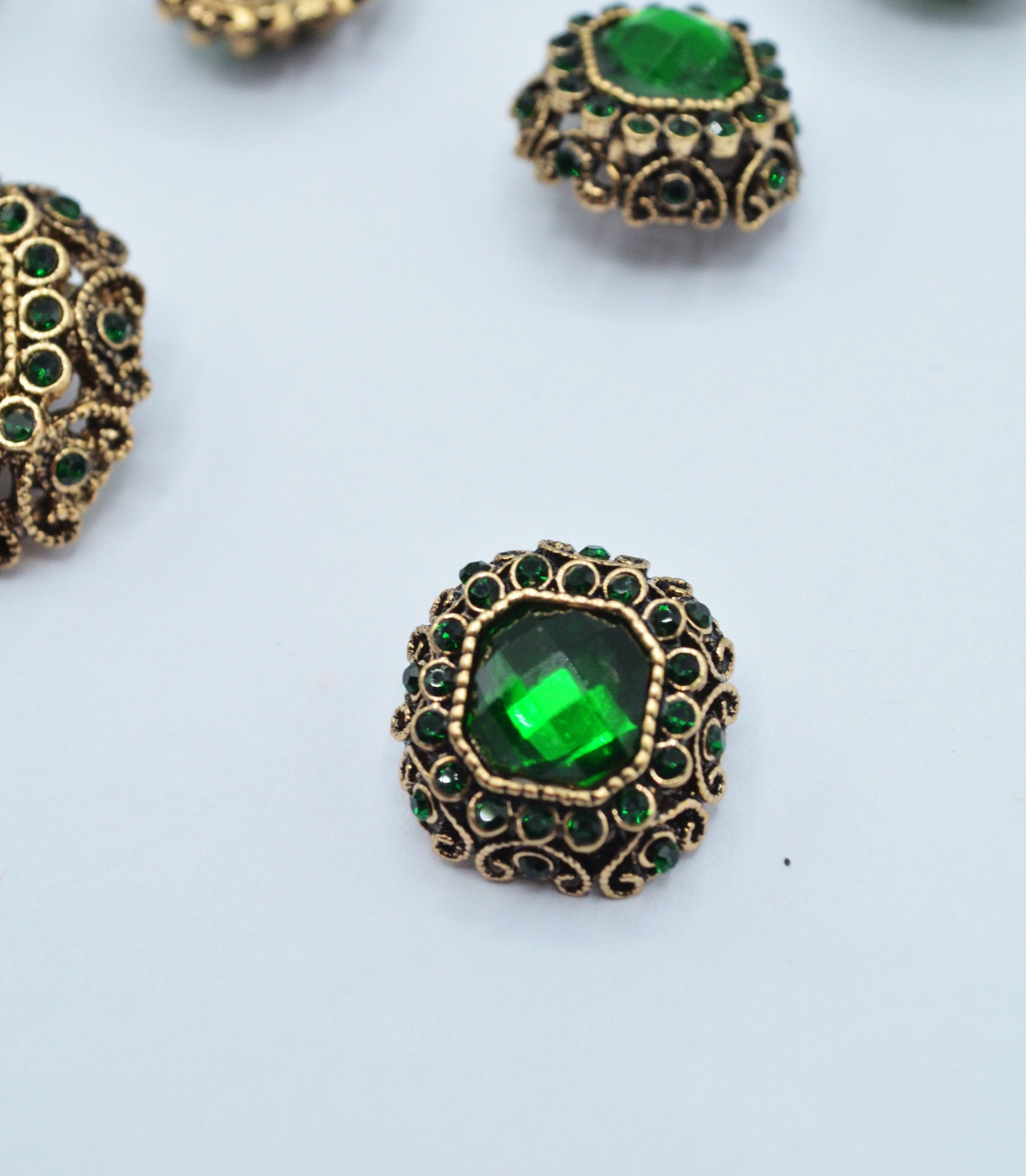 Nasturi Metalici Cu Pietre