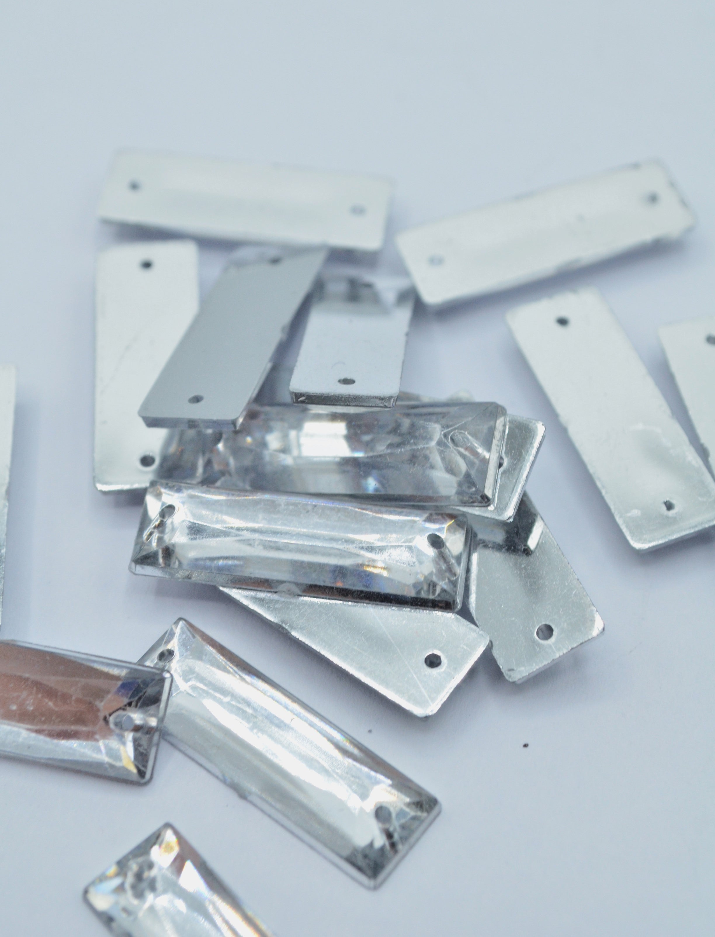 Pietre De Plastic De Cusut 8x23mm, (20buc/Pachet)