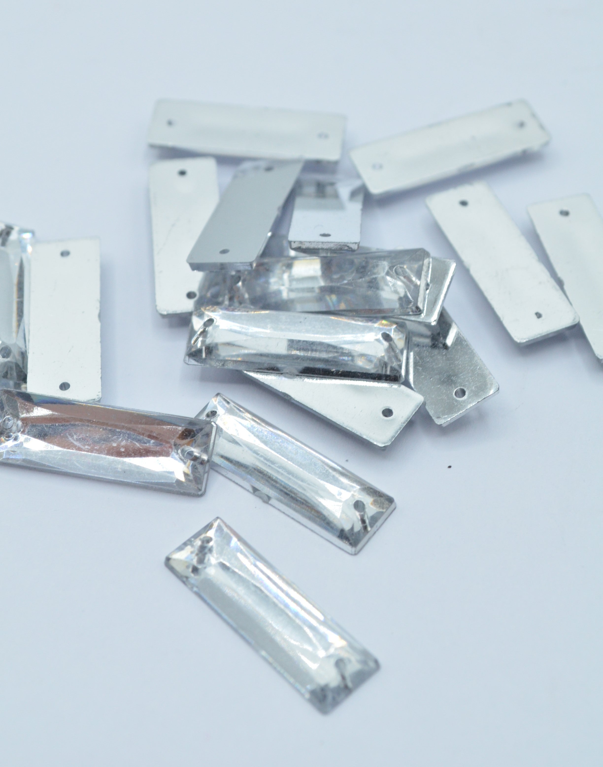 Pietre De Plastic De Cusut 8x23mm, (20buc/Pachet)