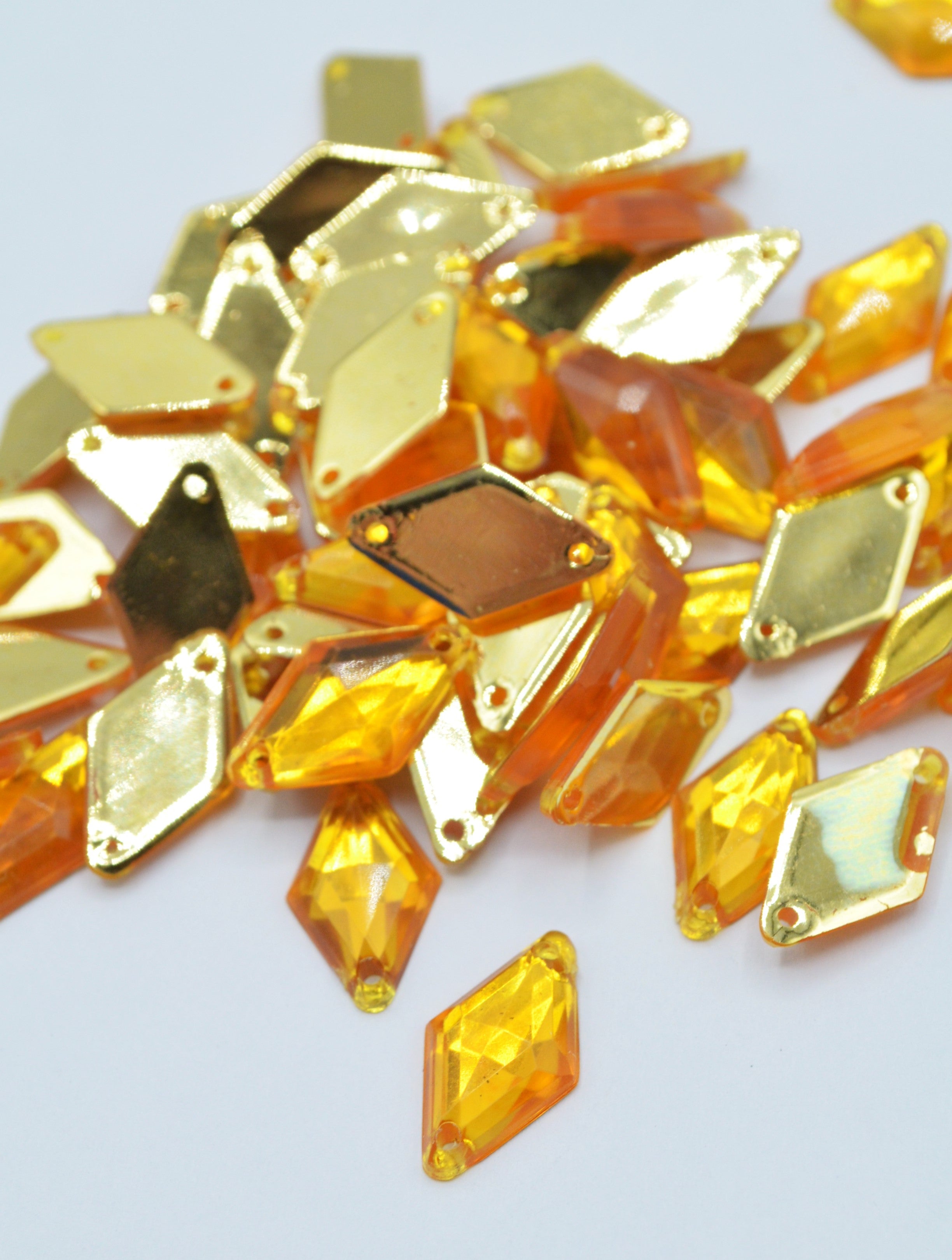 Pietre De Plastic De Cusut 10x18mm, (10gr/Pachet)