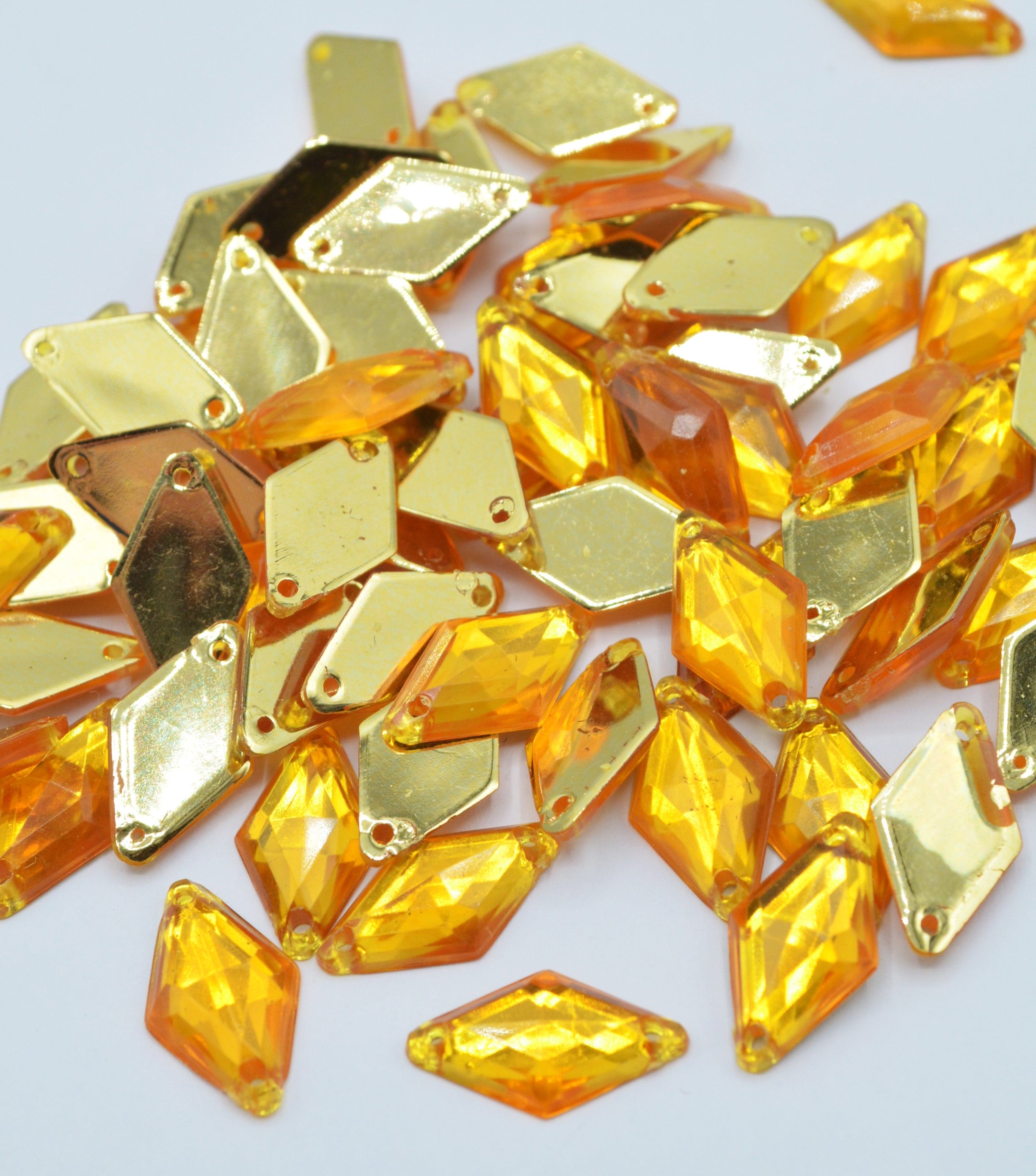 Pietre De Plastic De Cusut 10x18mm, (10gr/Pachet)