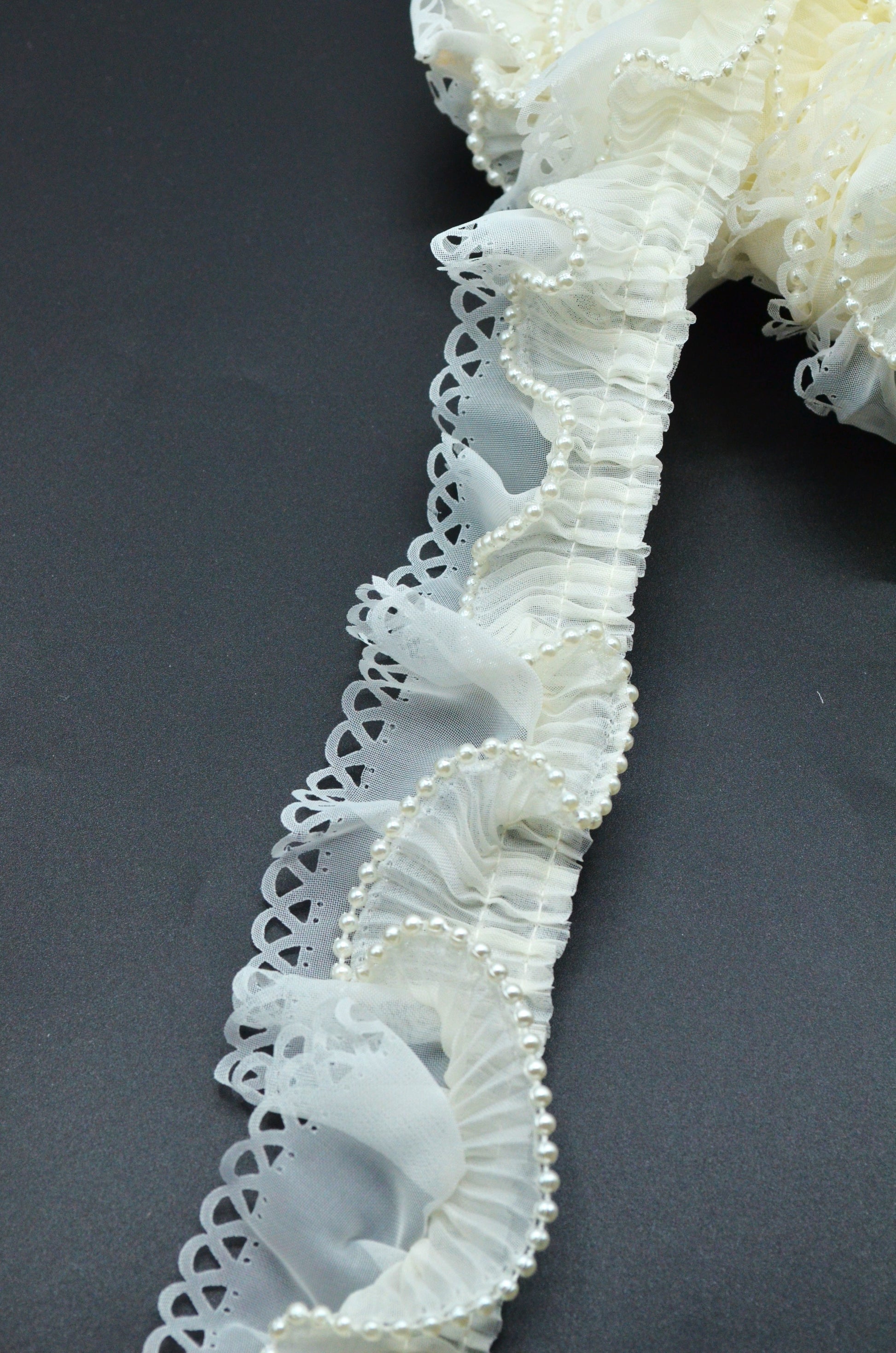 Pasmanterie Volane Cu Perle, 5cm, Ivoire
