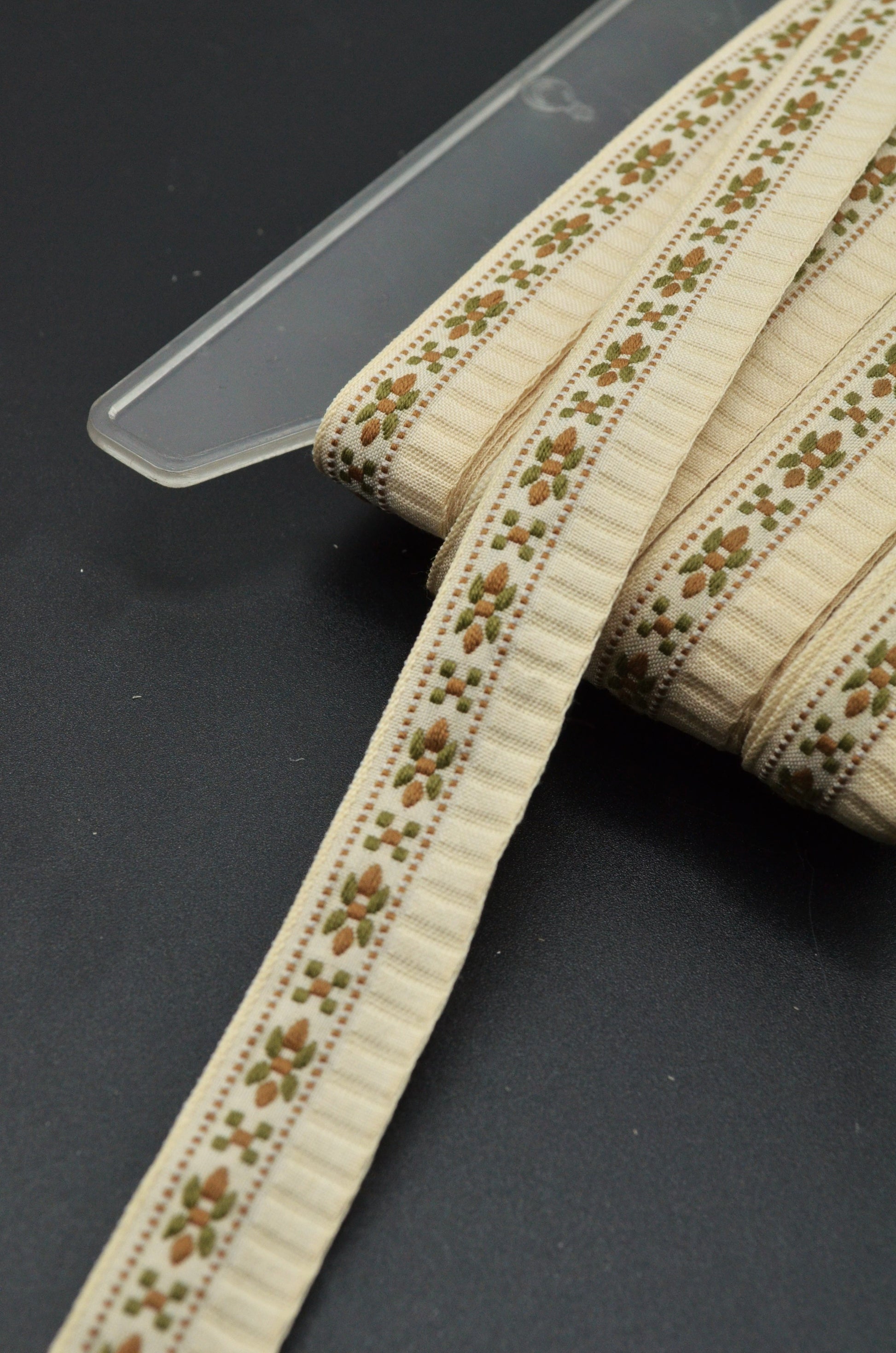 Banda Decorativa 1.90cm, Crem