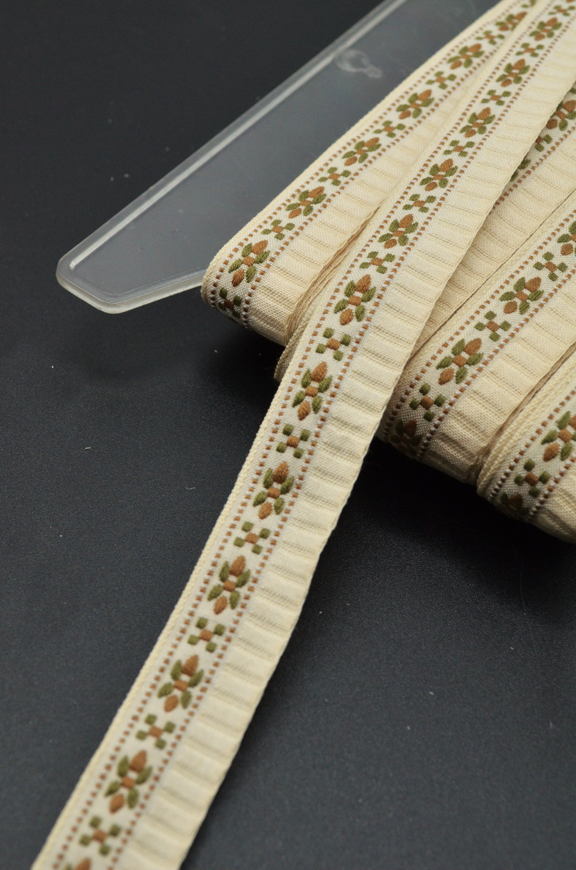 Banda Decorativa 1.90cm, Crem