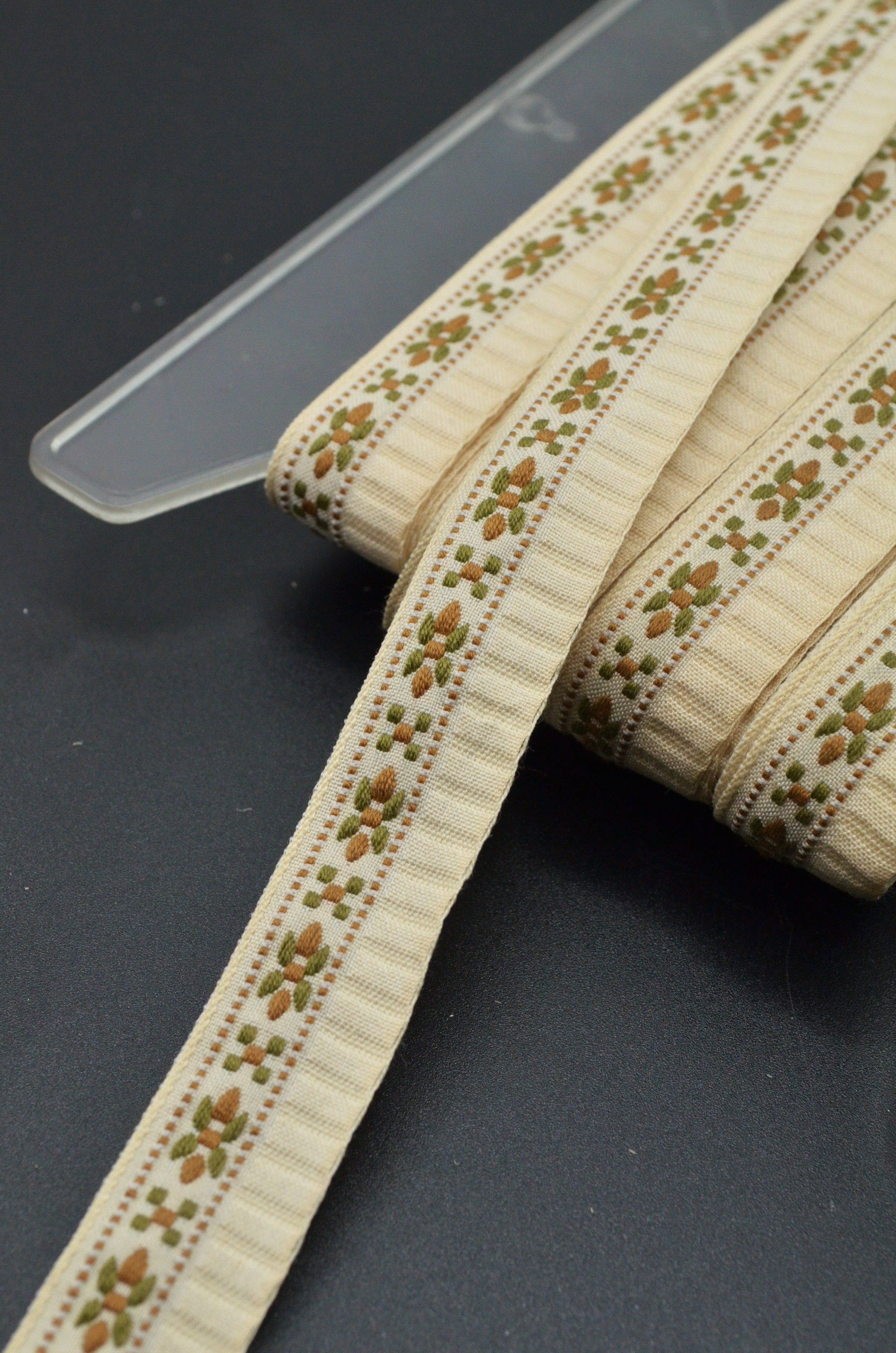 Banda Decorativa 1.90cm, Crem