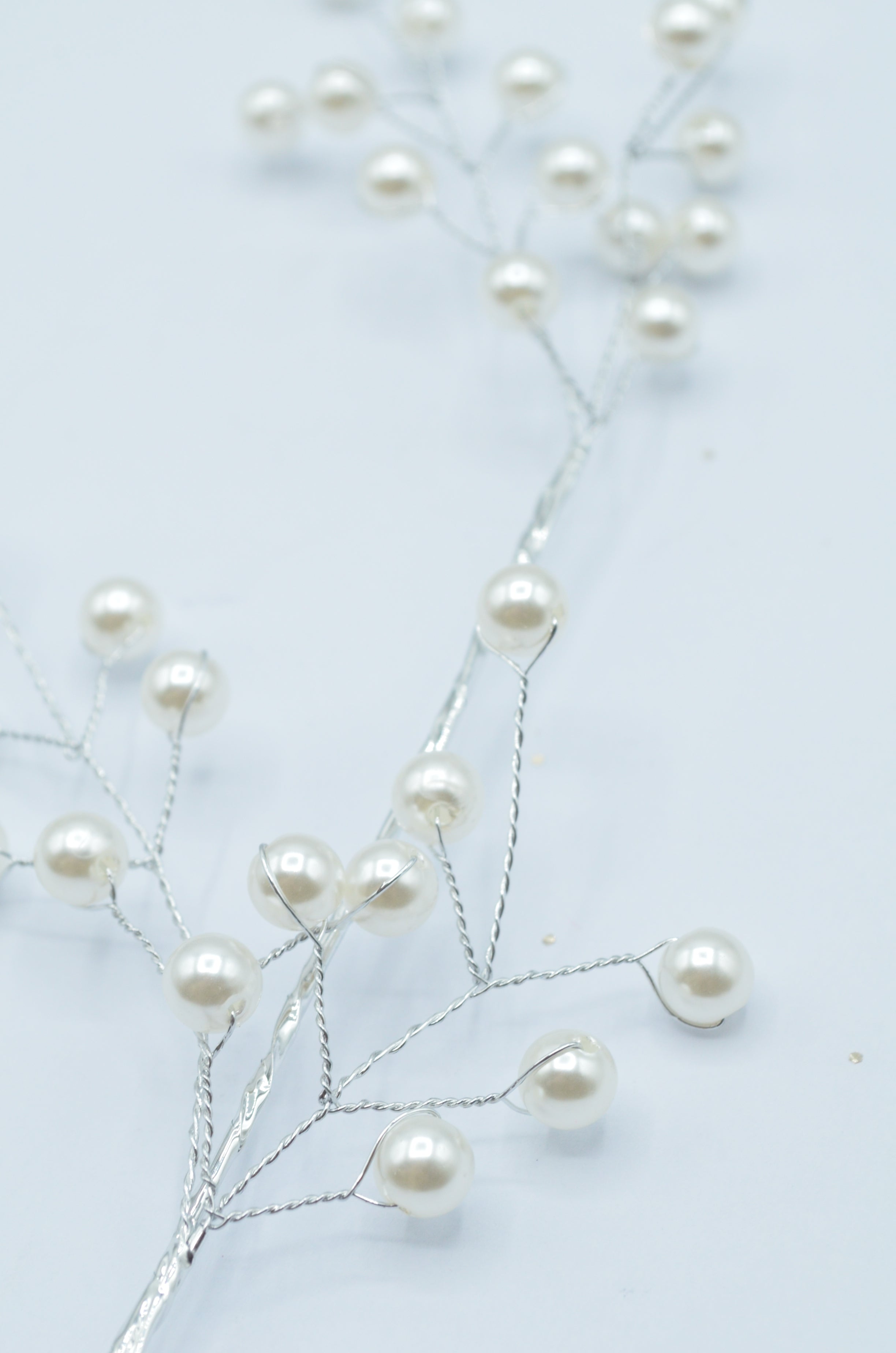 Aplicatie Decorativa din Sarma Metalica Modelatoare Si Perle 30cm lungime