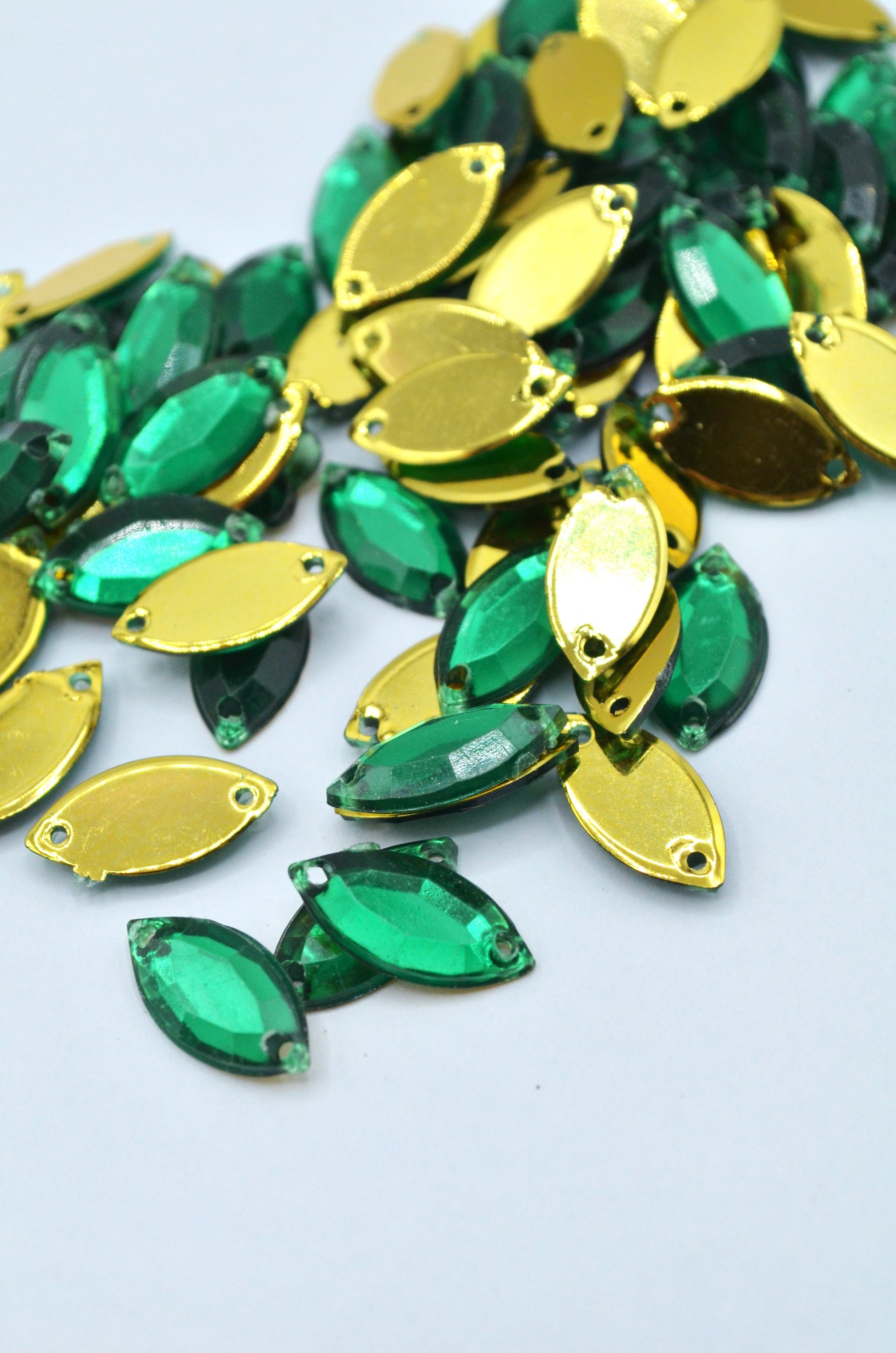 Pietre De Plastic De Cusut 14x7mm, (10gr/Pachet)