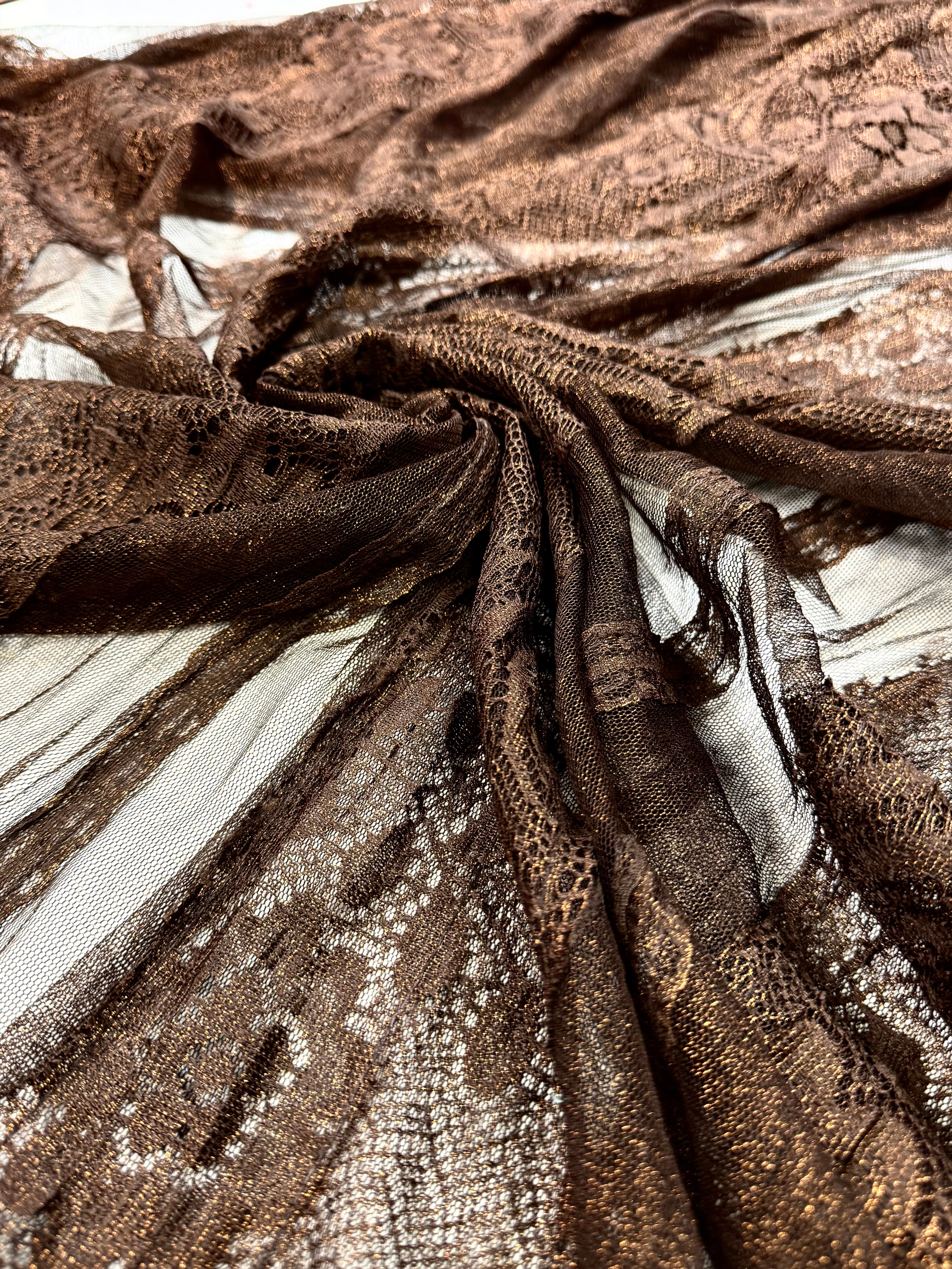 Dantela elastica pe Tull - Maro si fir lurex