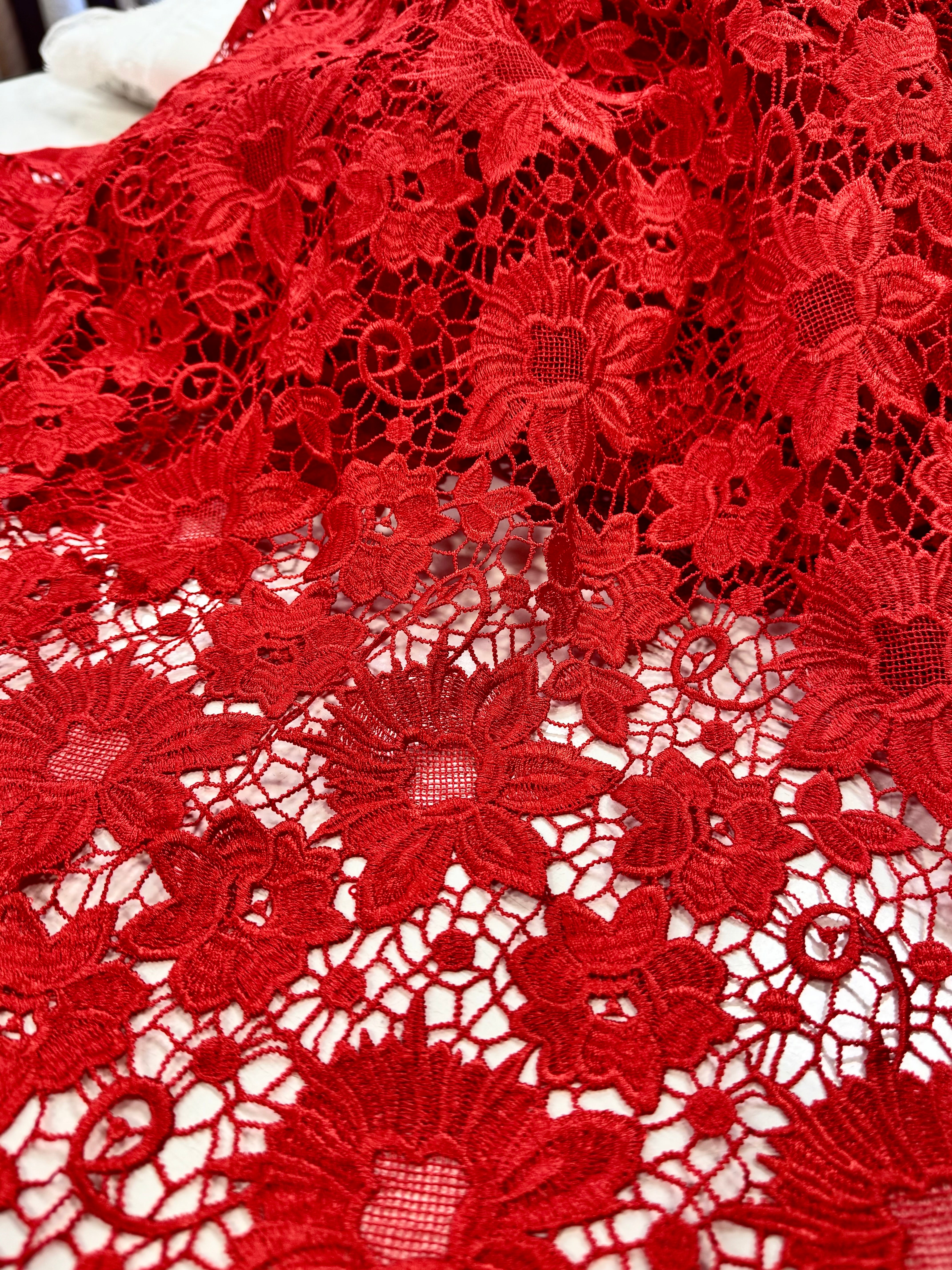 Broderie Sparta, Rosu