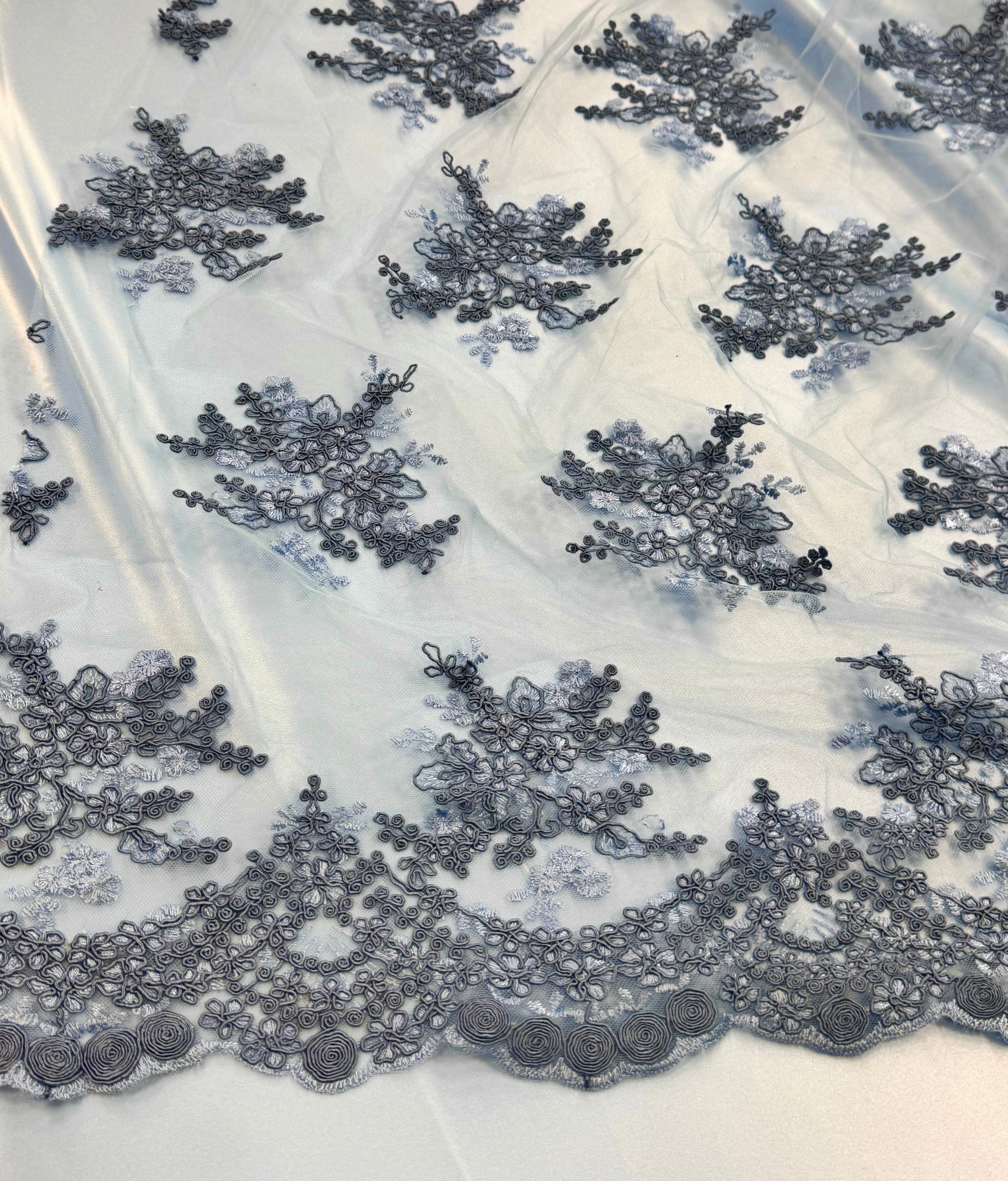 Broderie Pe Tull Bleu Gri