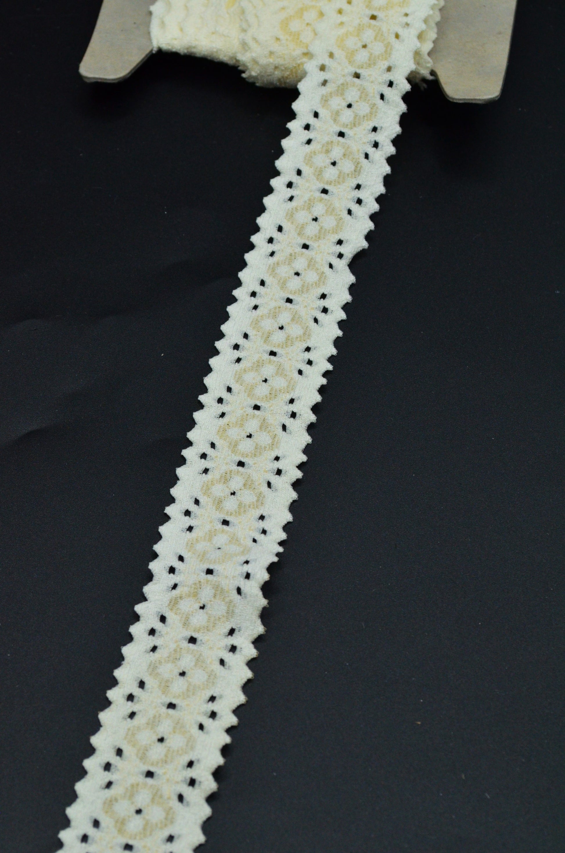 Dantela Elastica 3.4cm, Crem