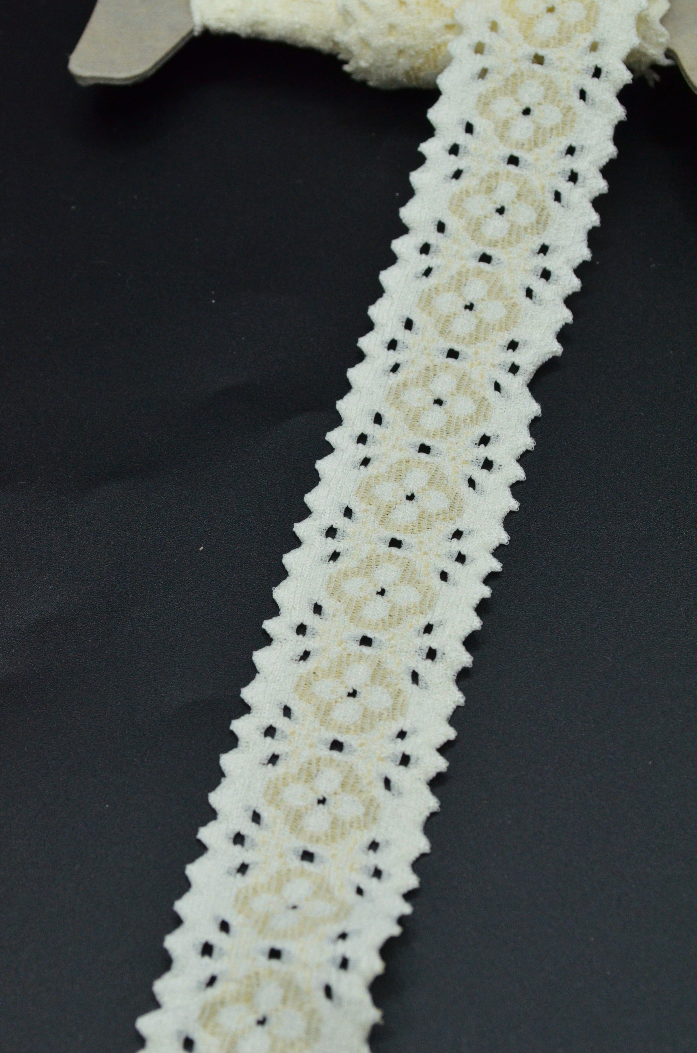 Dantela Elastica 3.4cm, Crem
