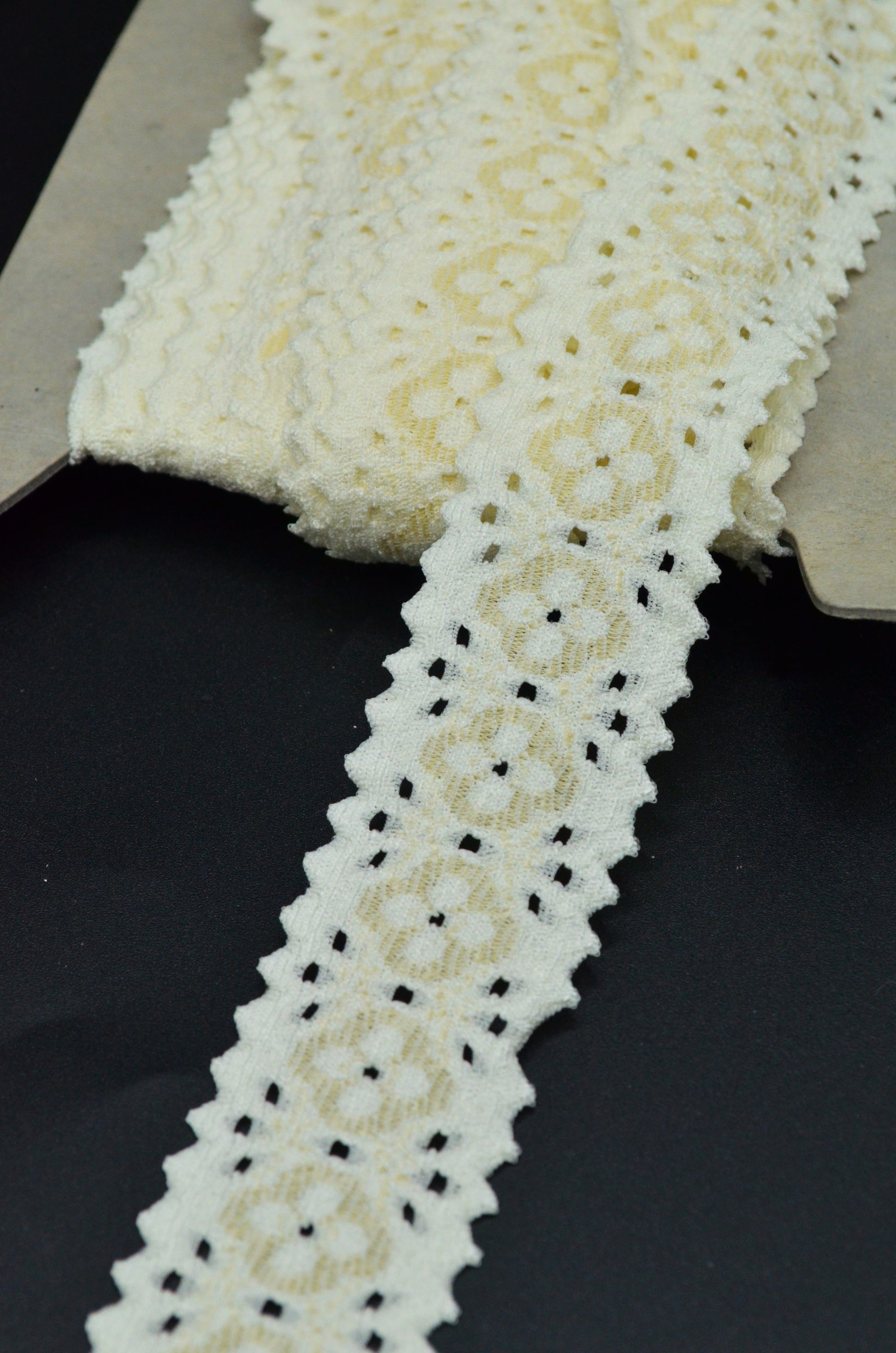 Dantela Elastica 3.4cm, Crem