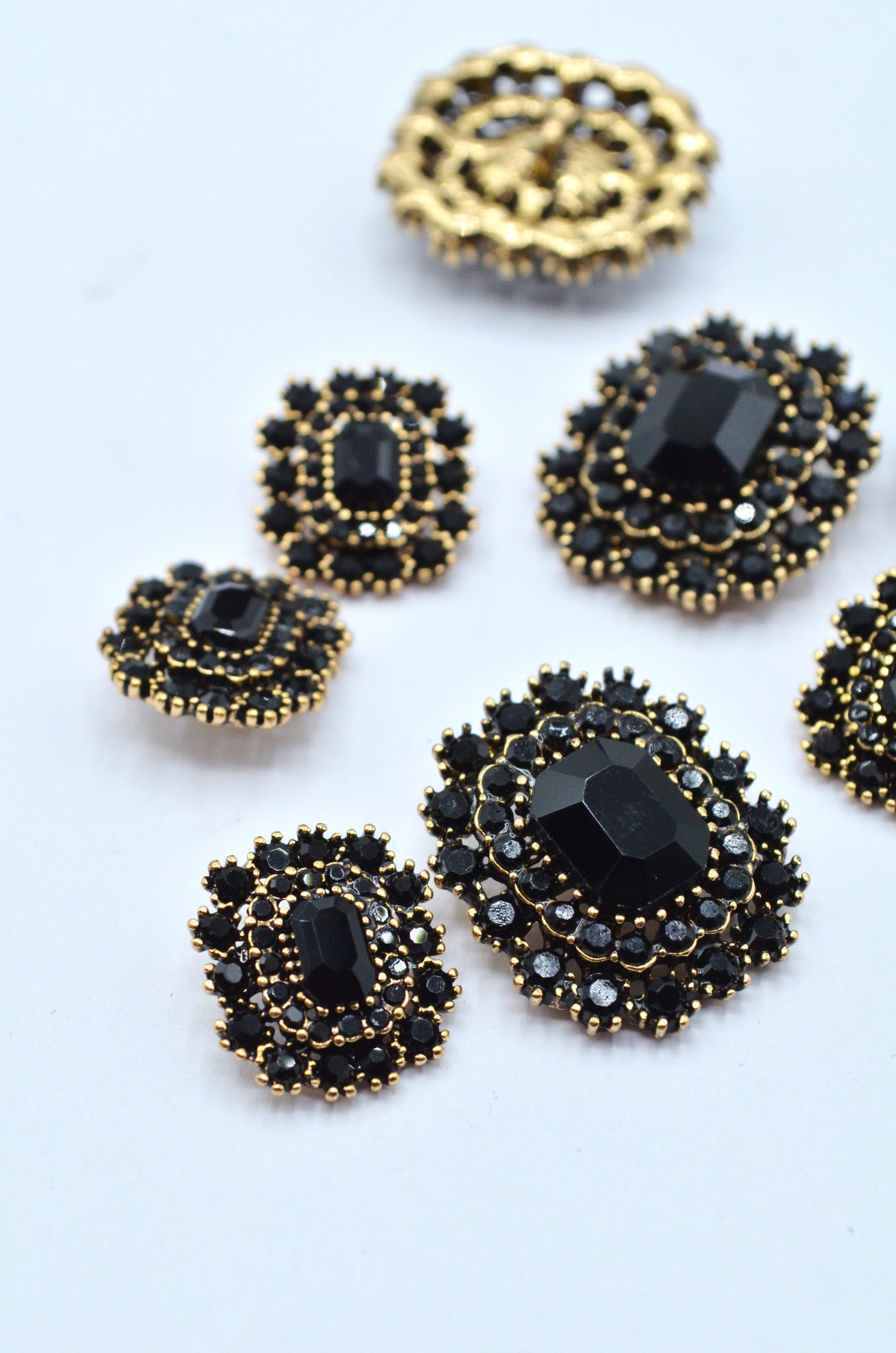 Nasturi Metalici Cu Pietre