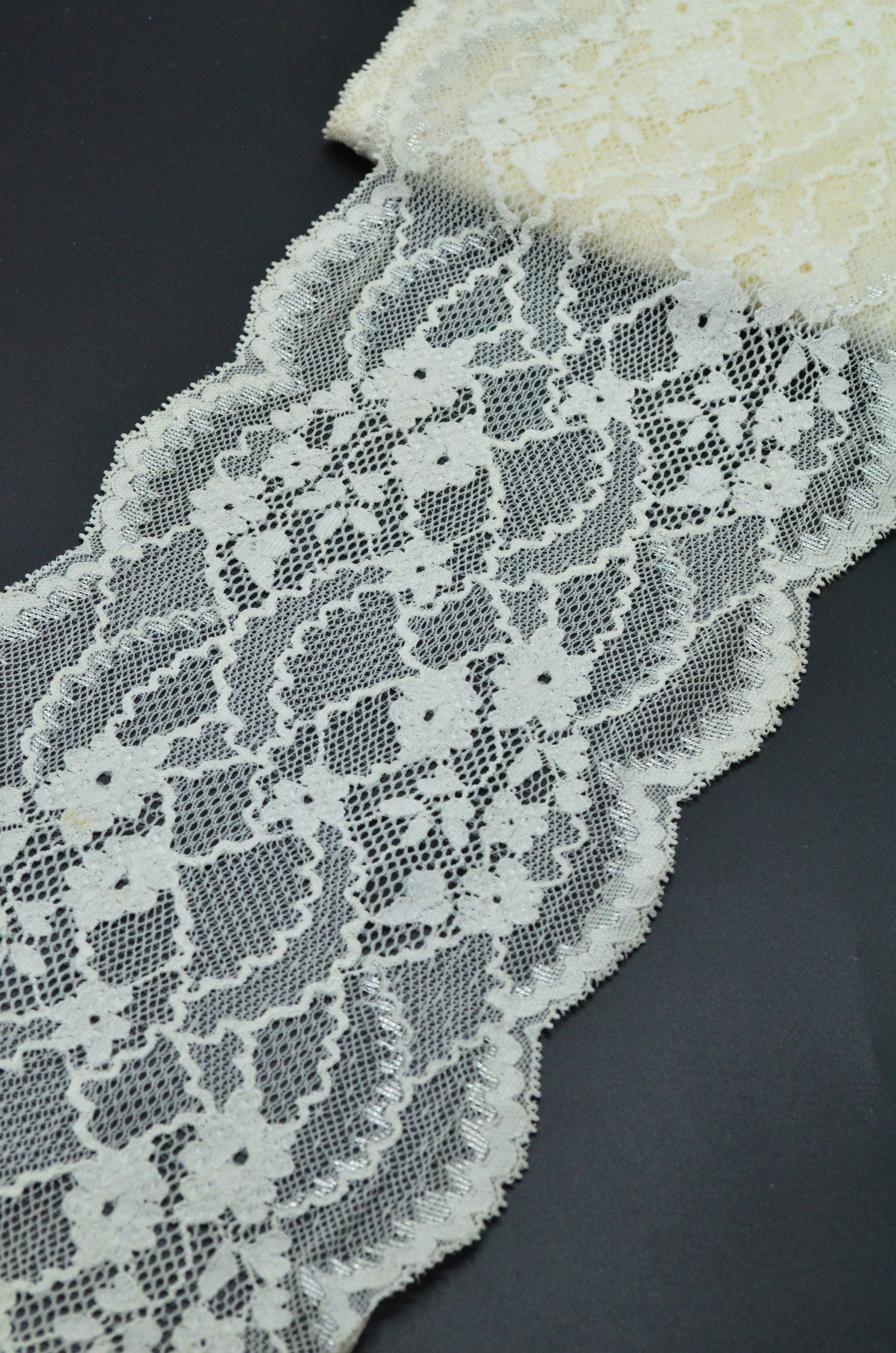 Dantela Elastica 13.50cm, Crem Cu Argintiu
