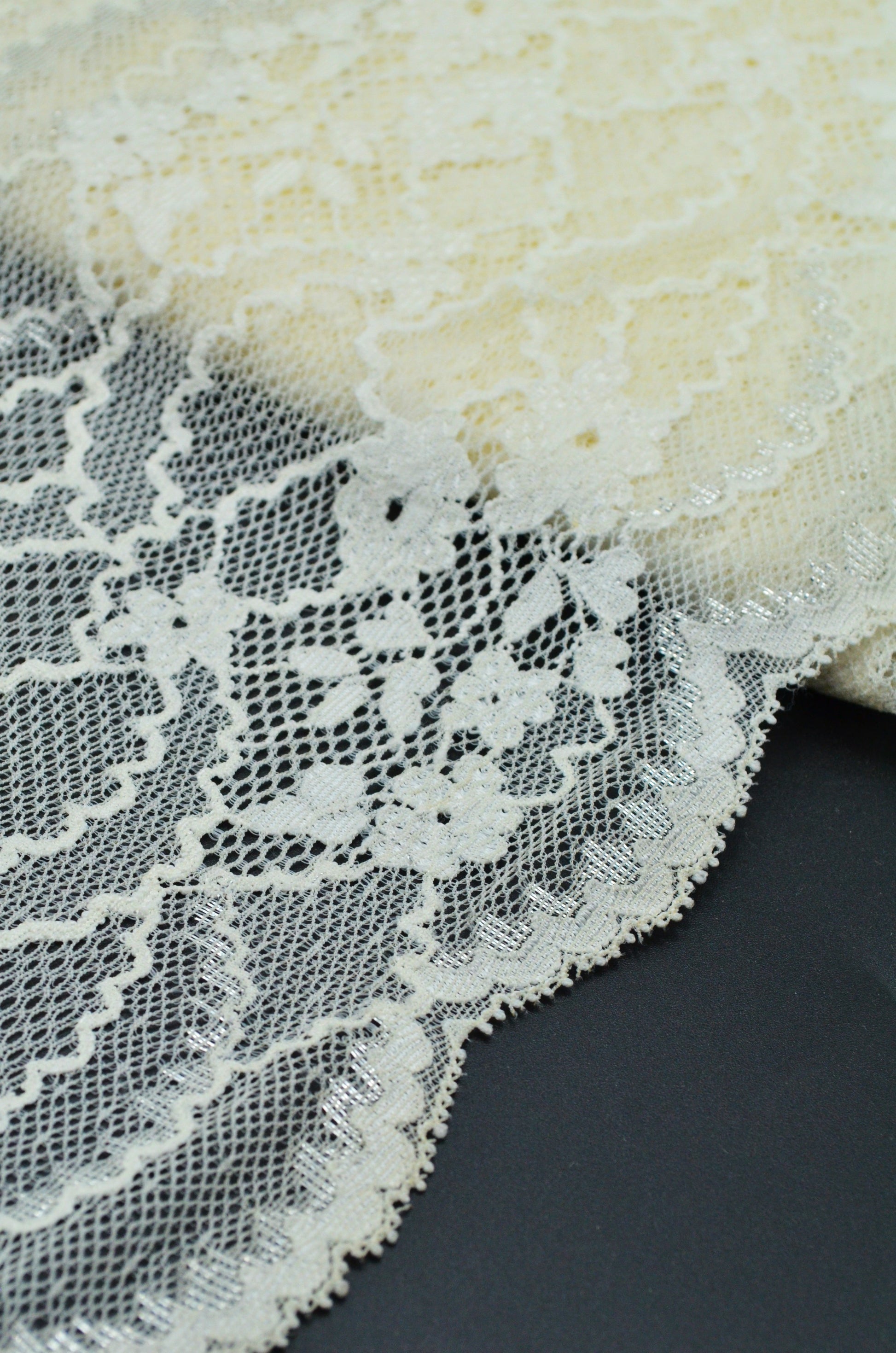 Dantela Elastica 13.50cm, Crem Cu Argintiu
