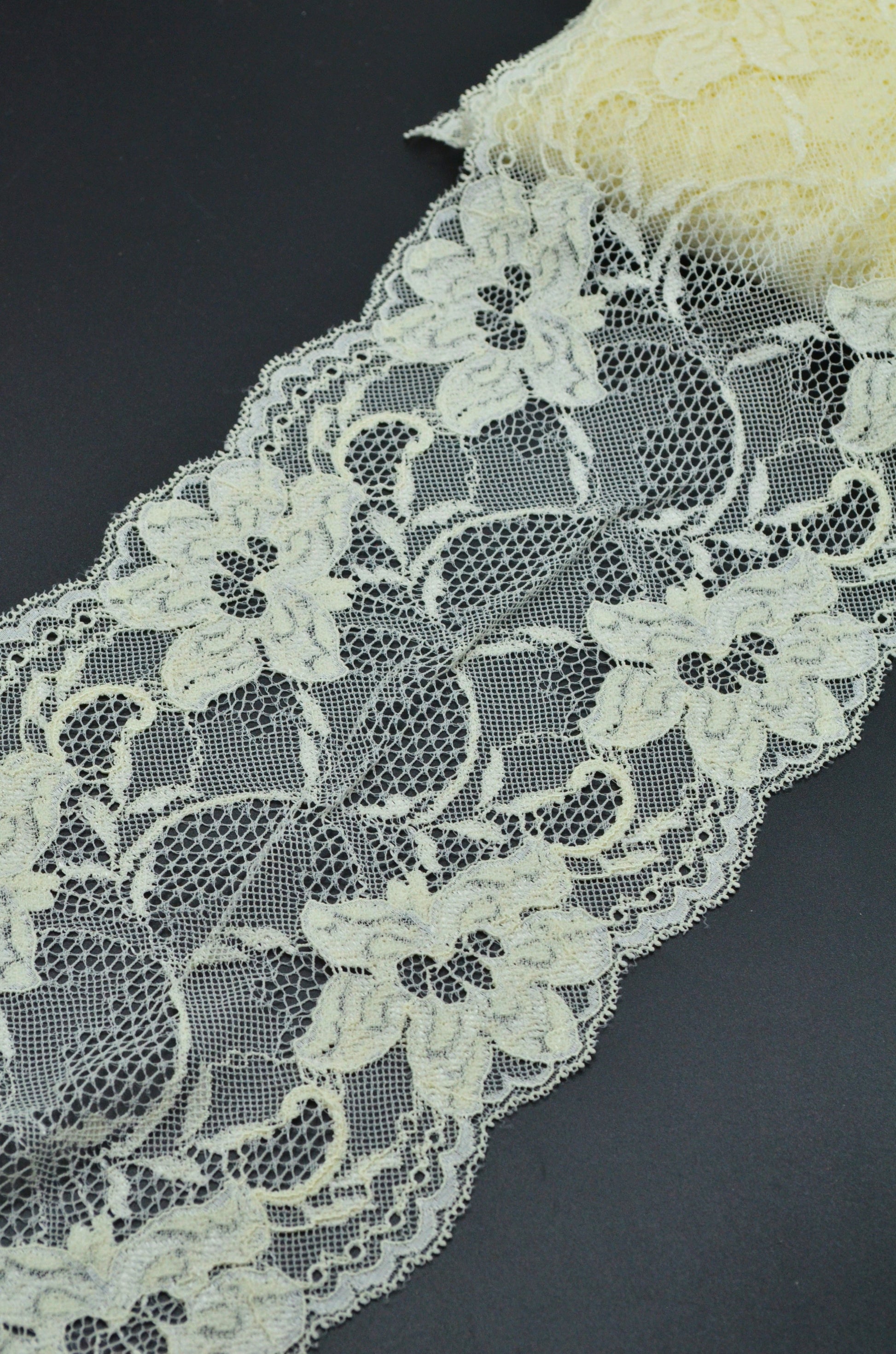 Dantela Elastica 15cm, Crem Unt