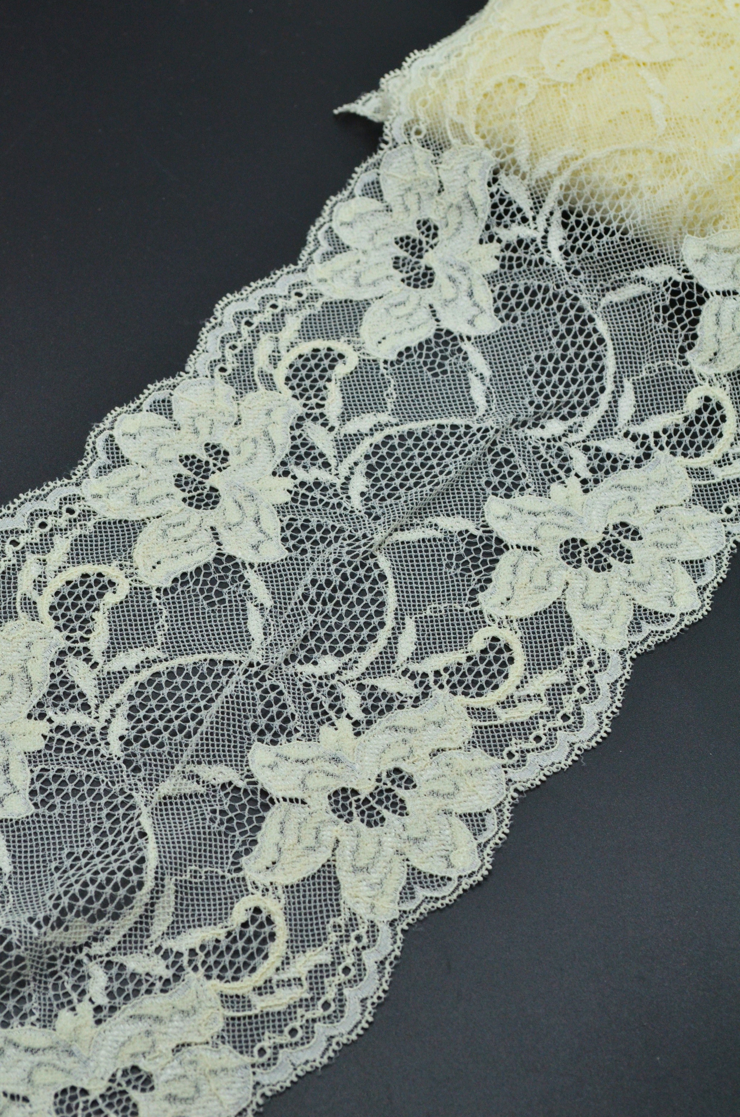 Dantela Elastica 15cm, Crem Unt