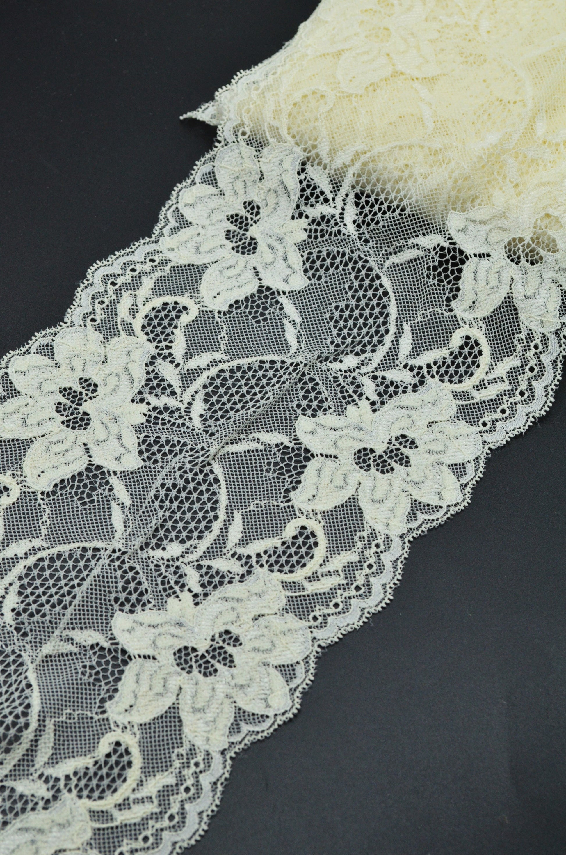 Dantela Elastica 15cm, Crem Unt