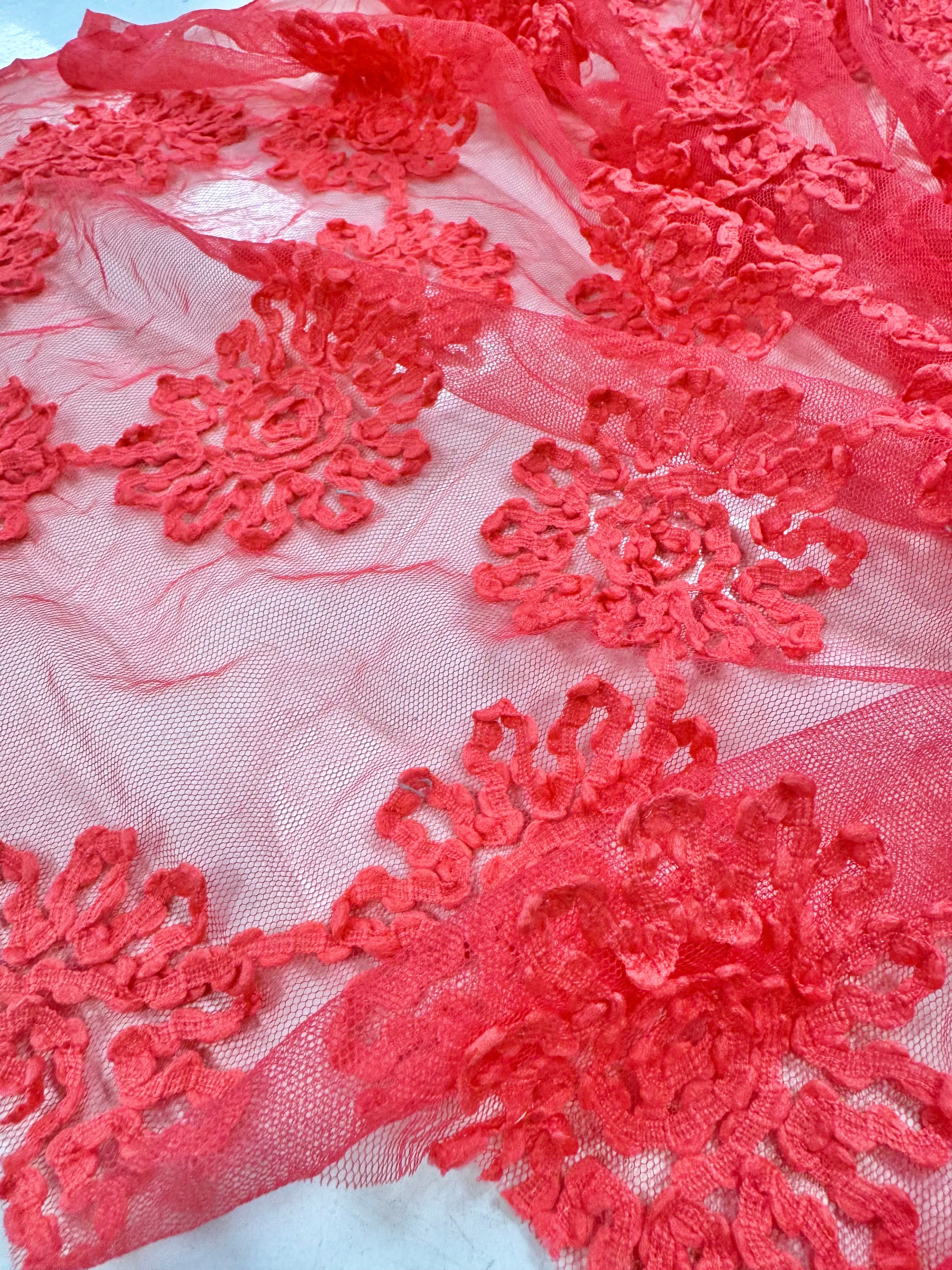 Tull Cu Aplicatii, Corai