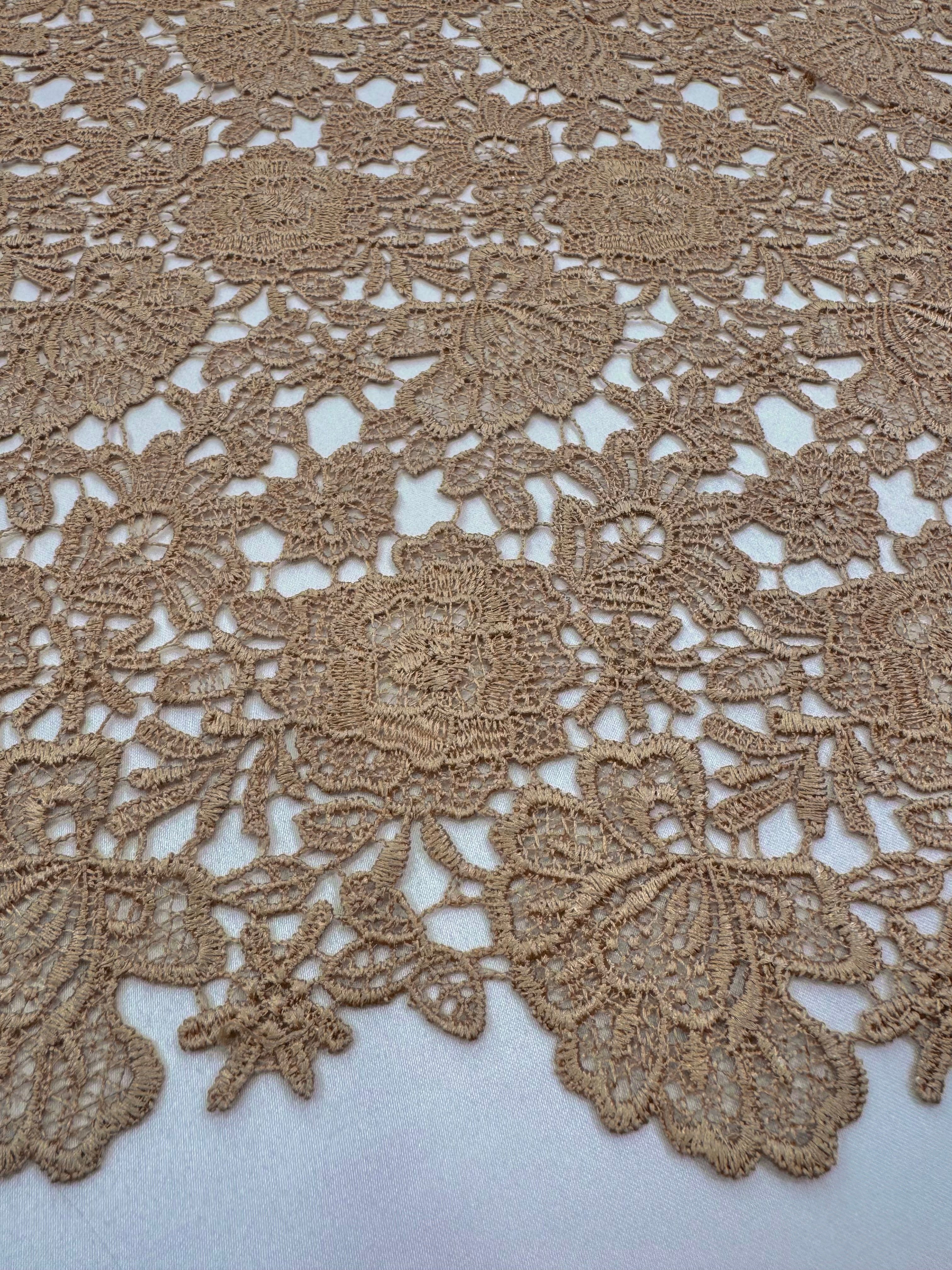 Broderie Sparta, Bej