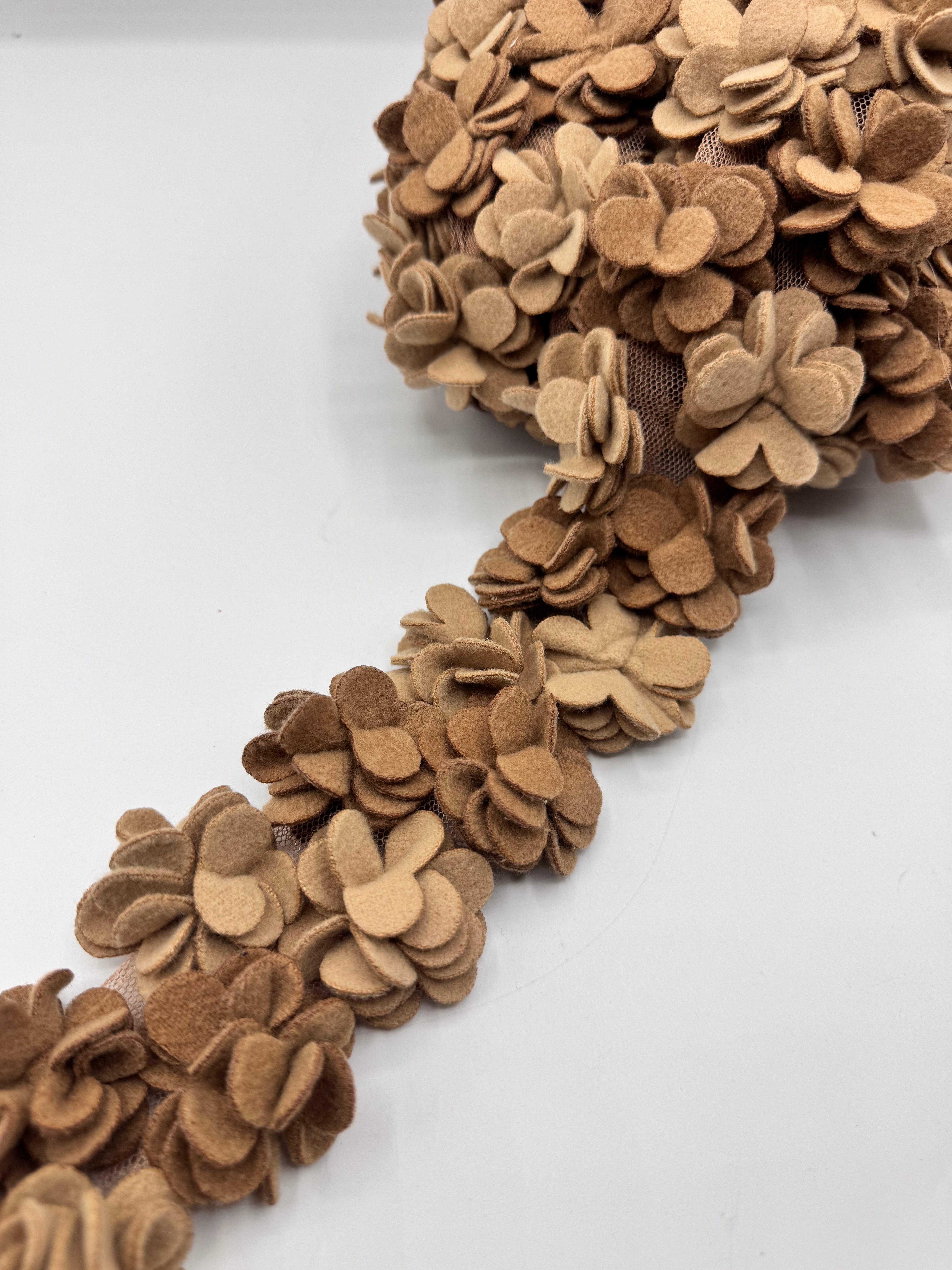 Pasmanterie cu aplicatii din stofa 7cm