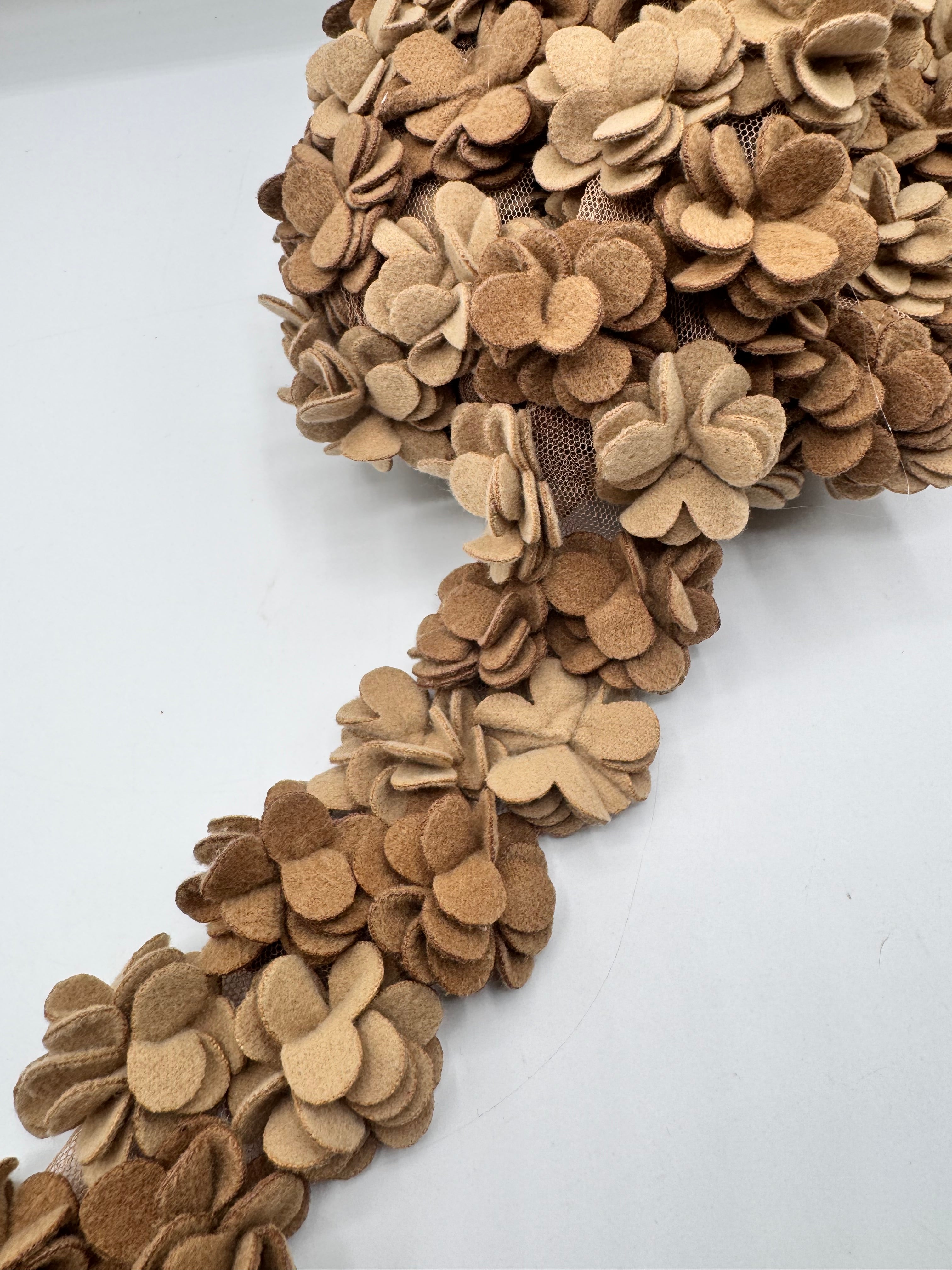 Pasmanterie cu aplicatii din stofa 7cm