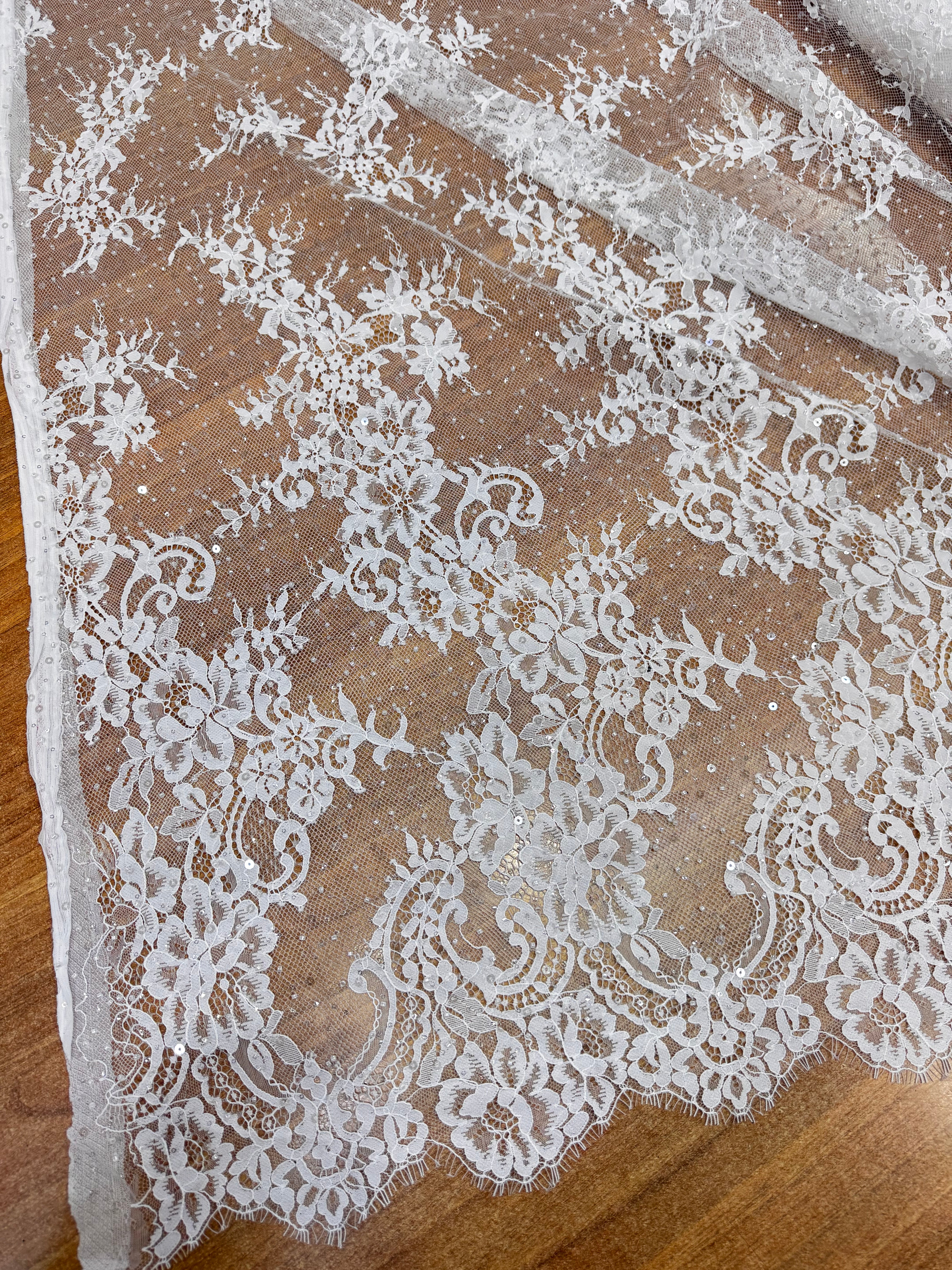 Chantilly Cu Margele Si Paiete Fine, Ivoire