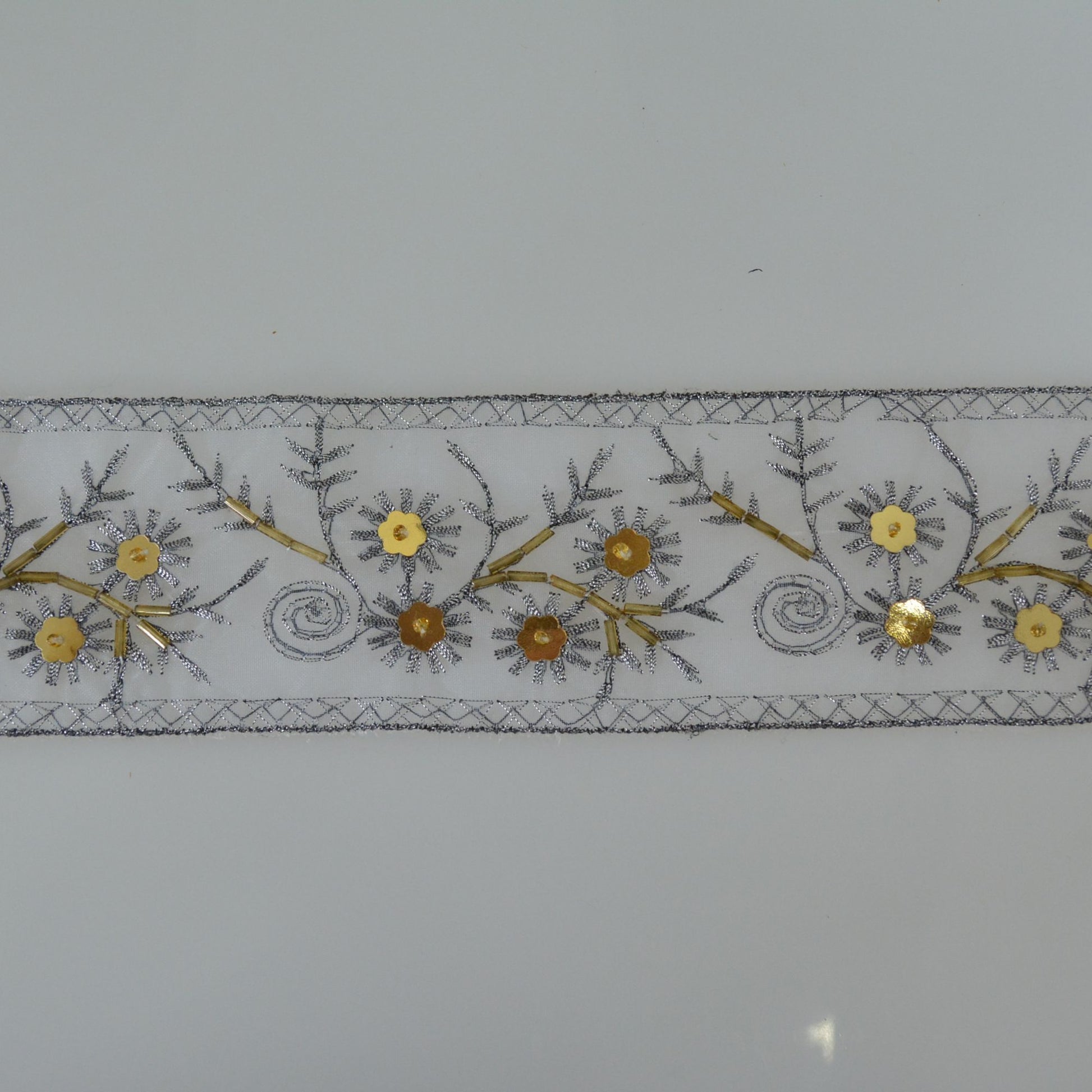 Pasmanterie Organza Cu margele Aurii, 5,80 cm