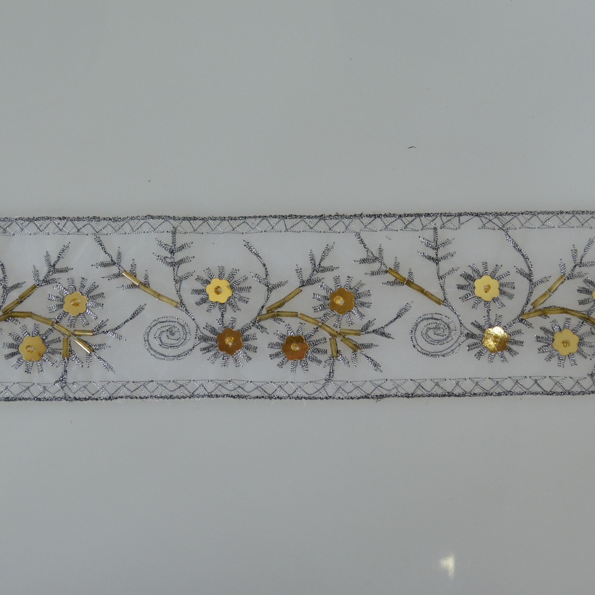 Pasmanterie Organza Cu margele Aurii, 5,80 cm