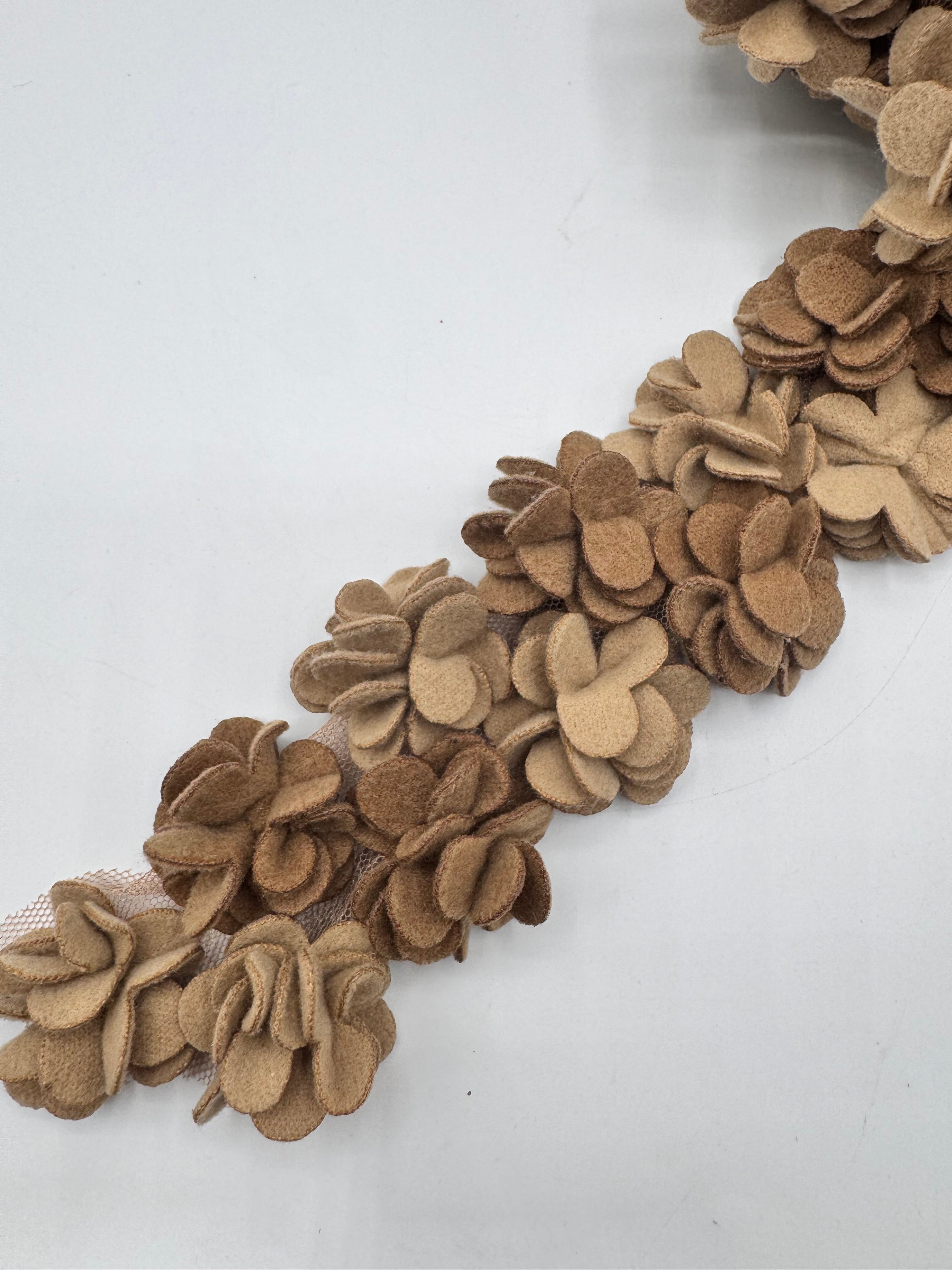 Pasmanterie cu aplicatii din stofa 7cm