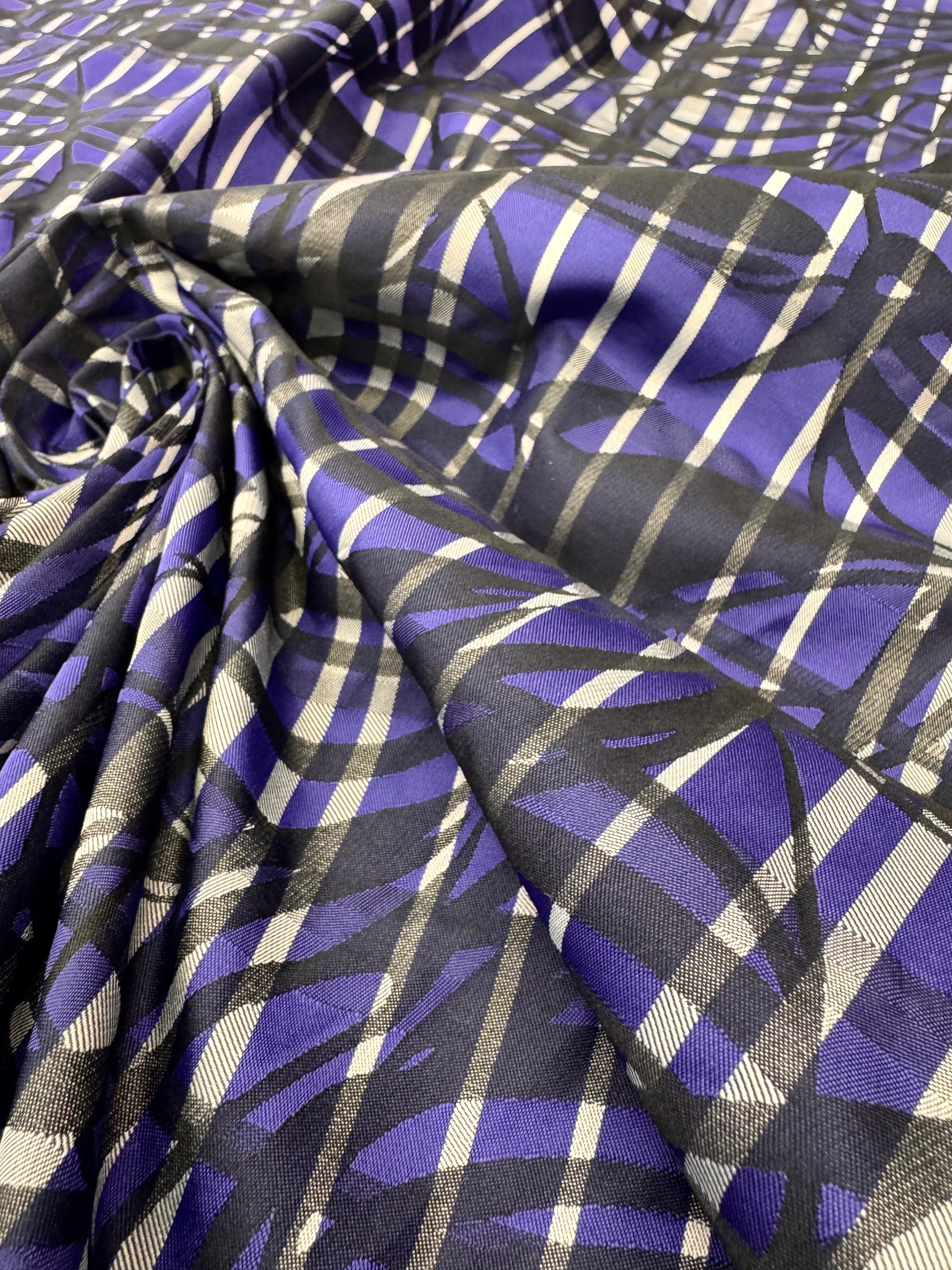 Tafta subtire fasoasa mov